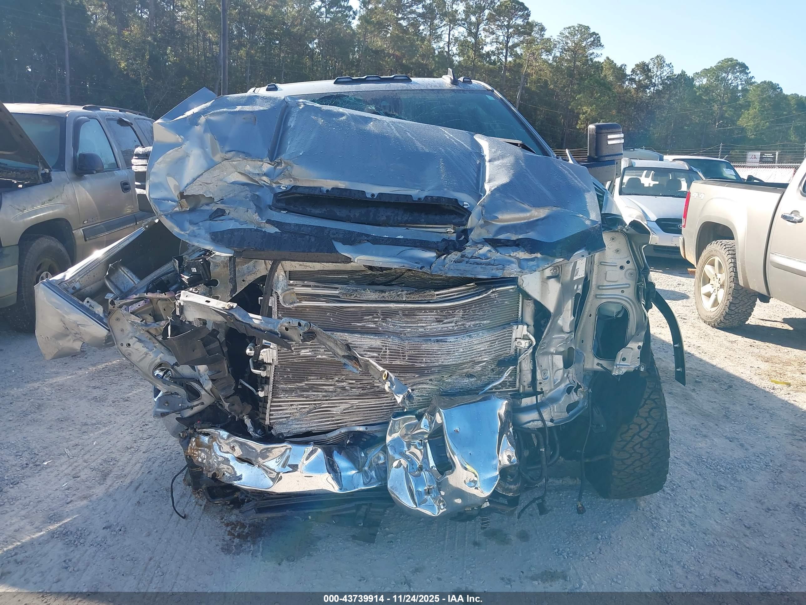 CHEVROLET SILVERADO image 6