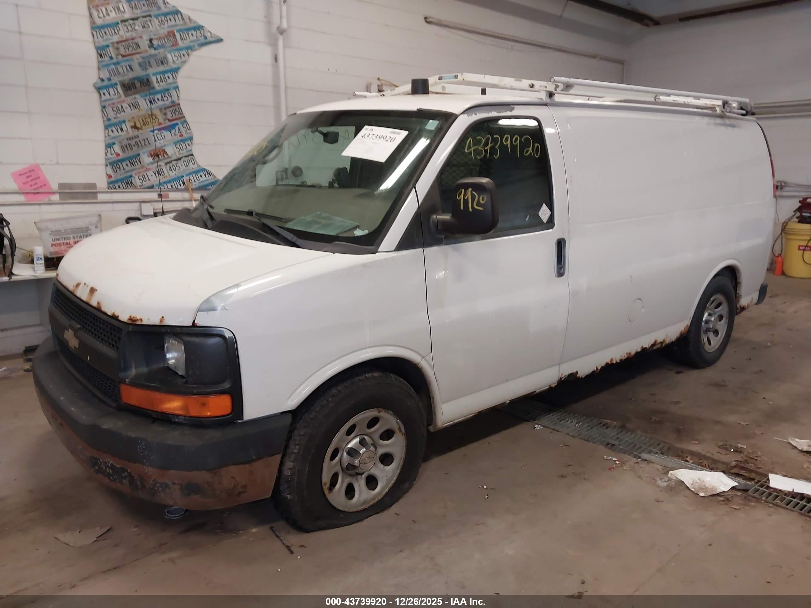 CHEVROLET EXPRESS image 2