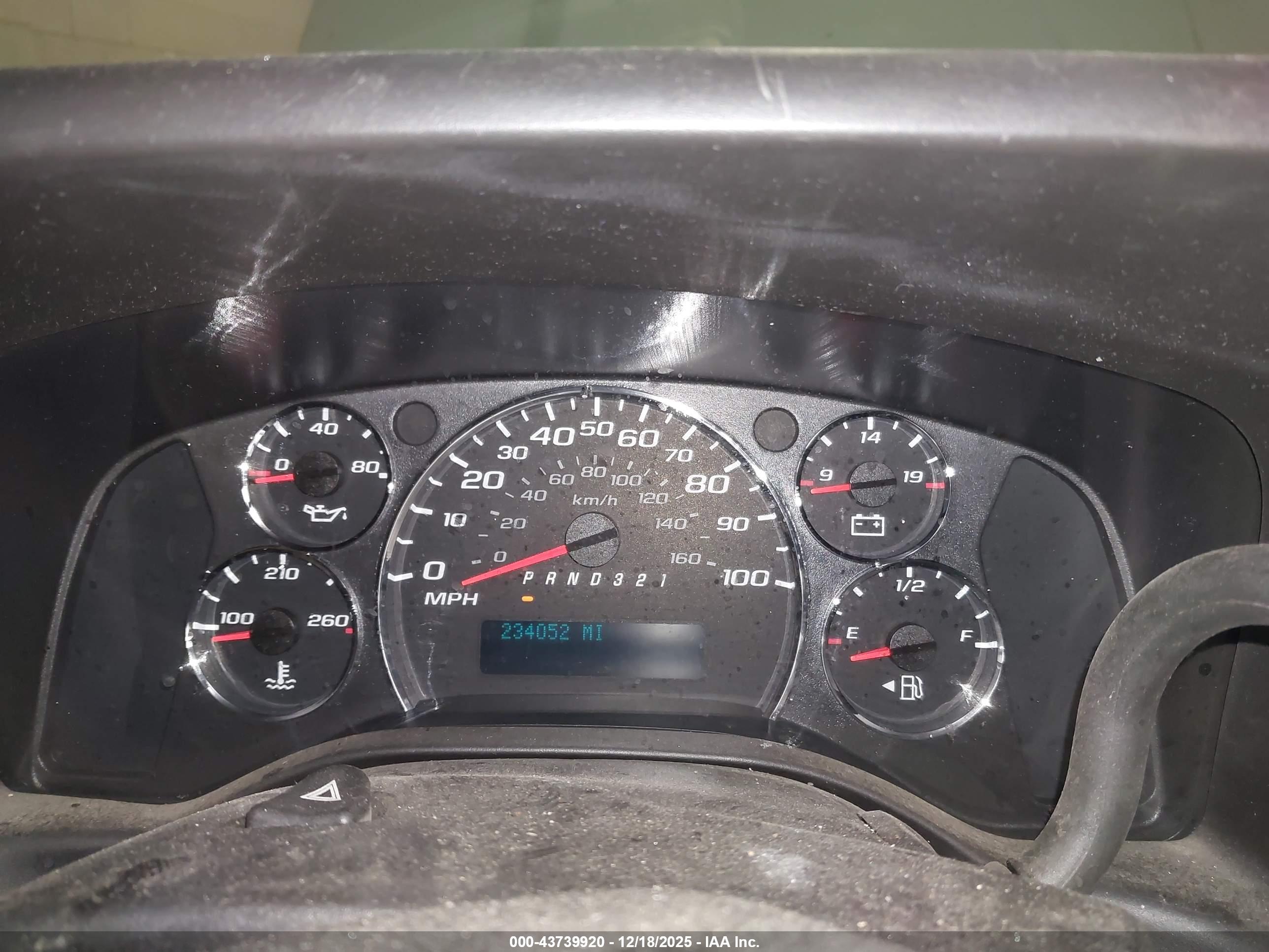 CHEVROLET EXPRESS image 7