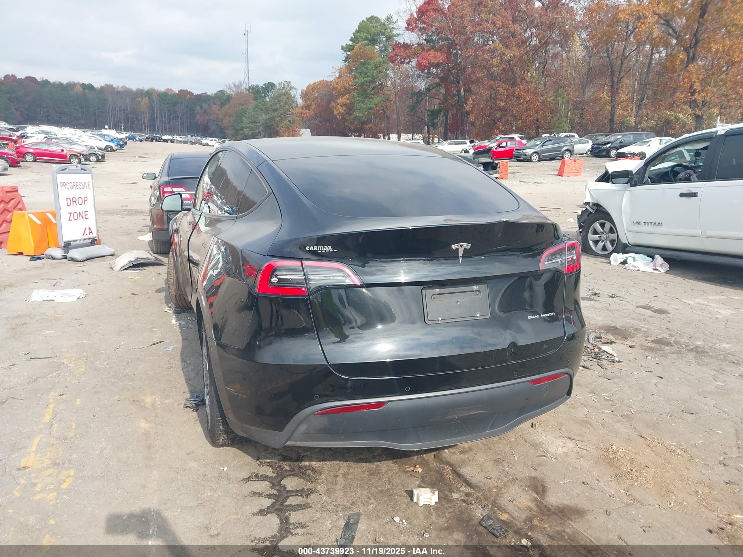 TESLA MODEL image 3