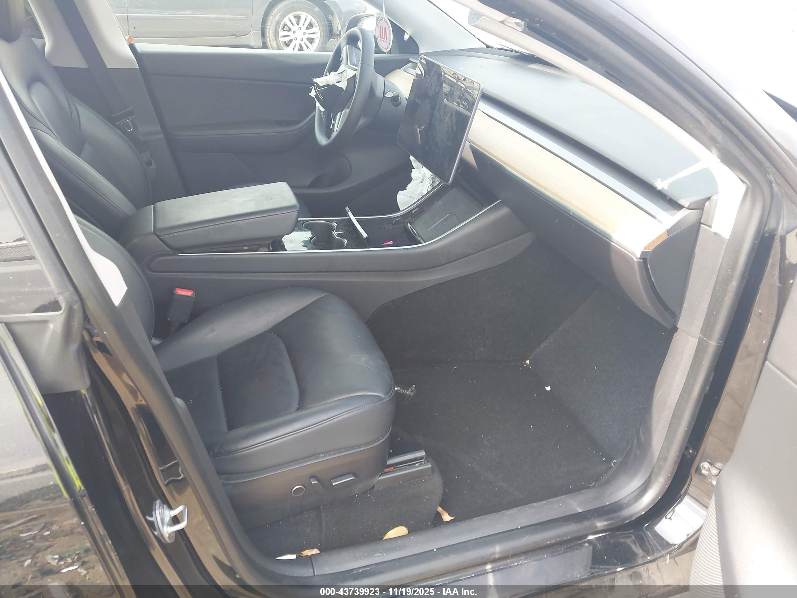 TESLA MODEL image 5