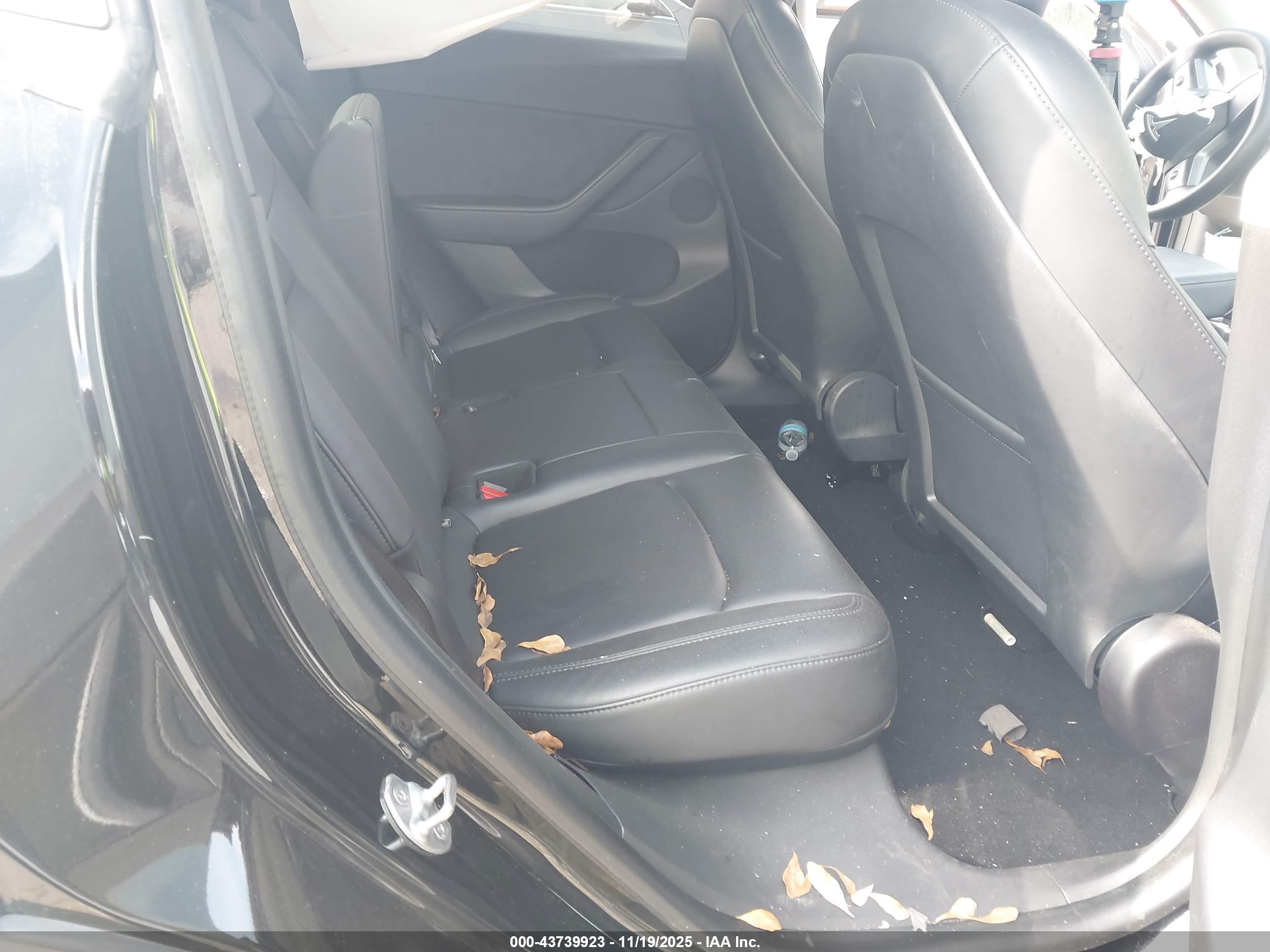 TESLA MODEL image 8