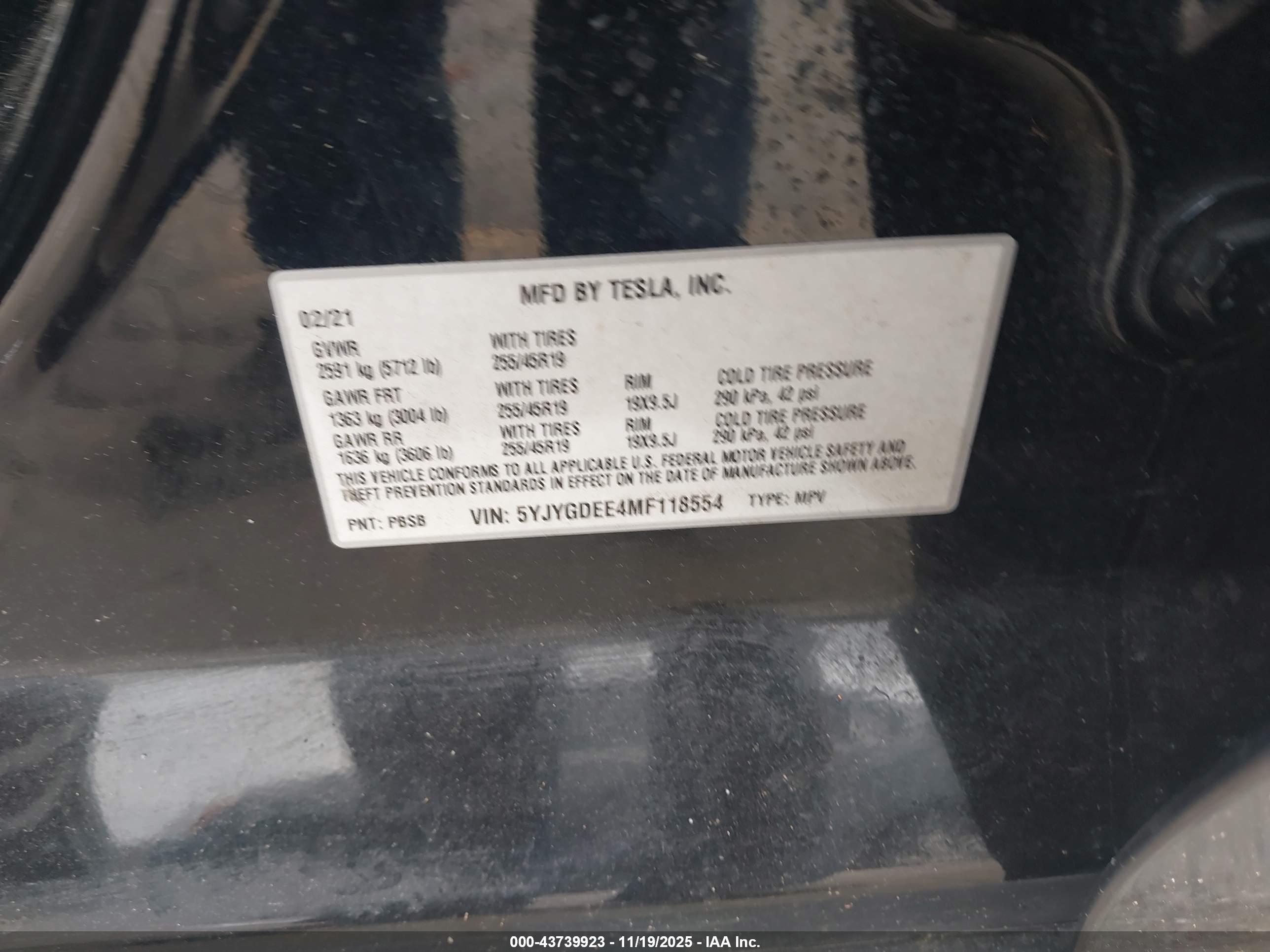 TESLA MODEL image 9