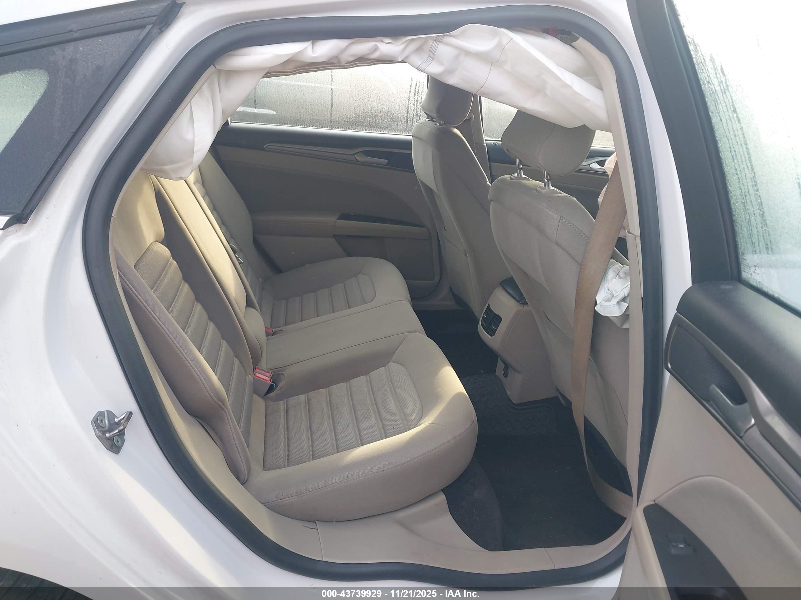 FORD FUSION image 8