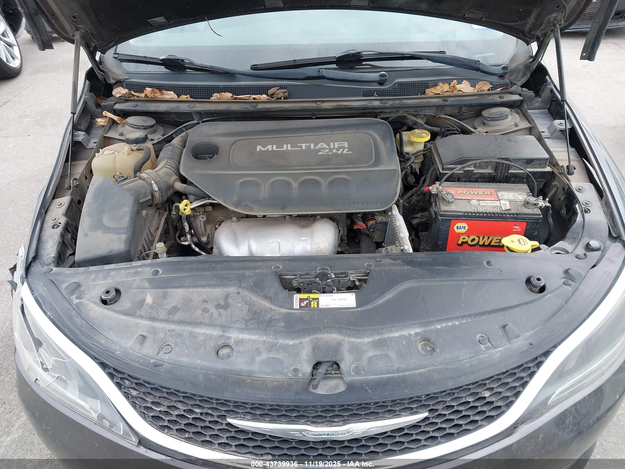 CHRYSLER 200 image 10