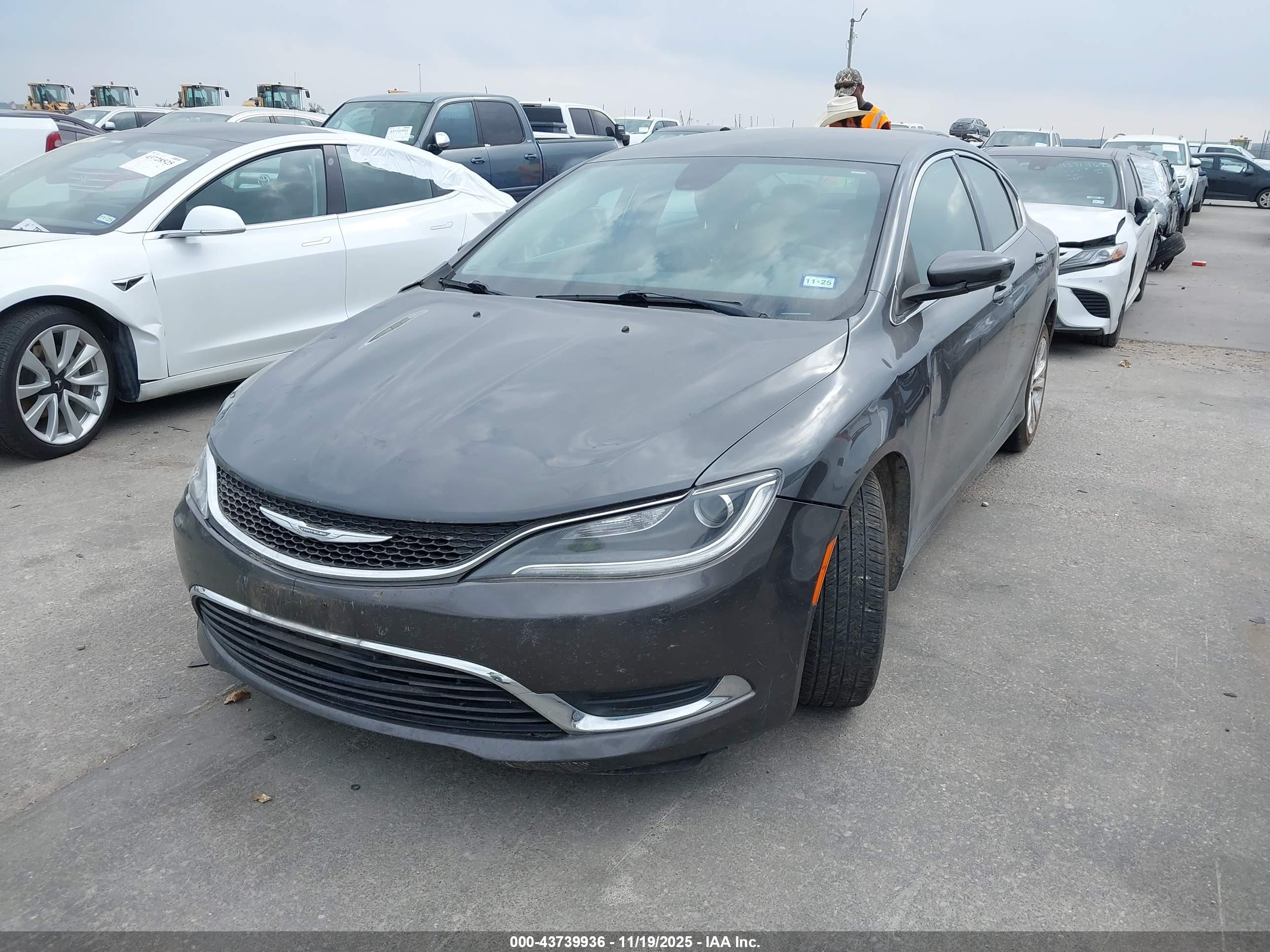 CHRYSLER 200 image 2