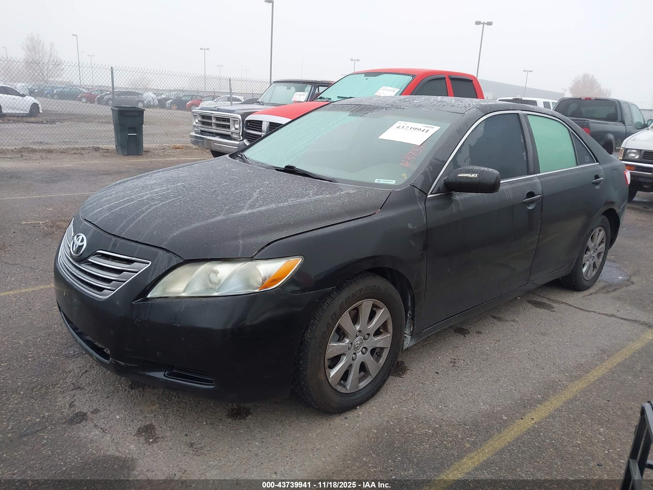 TOYOTA CAMRY image 2