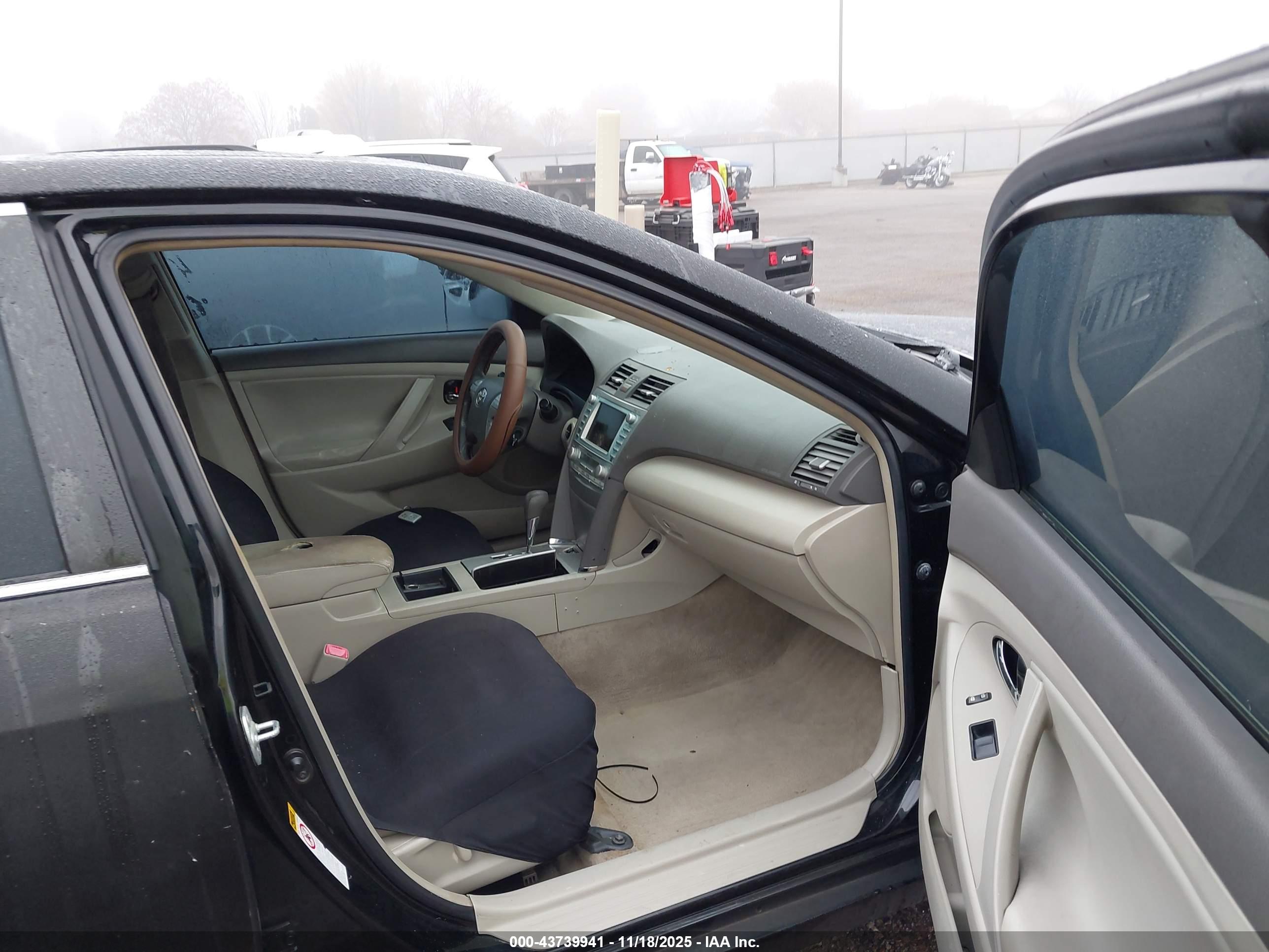 TOYOTA CAMRY image 5