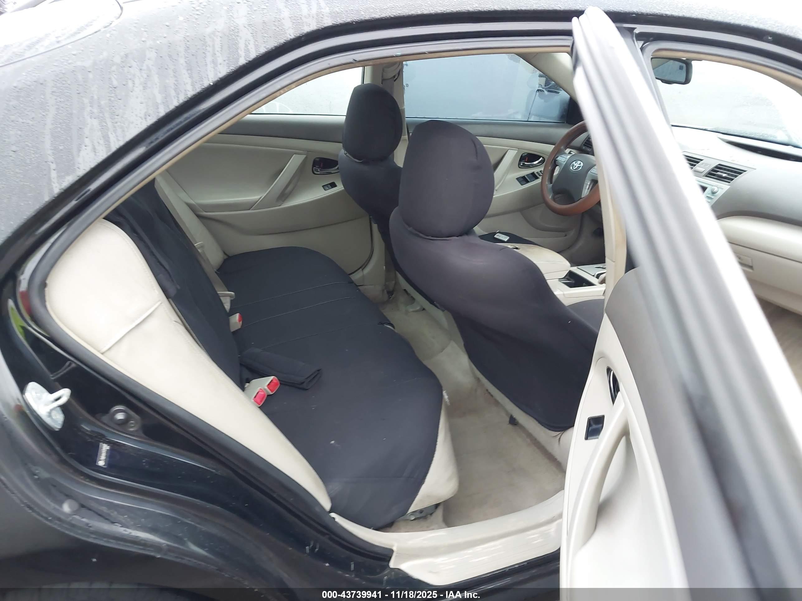TOYOTA CAMRY image 8