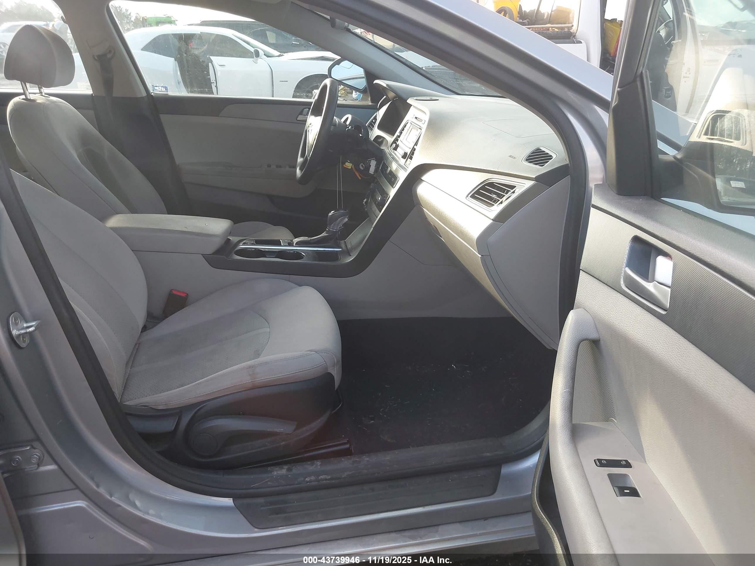 HYUNDAI SONATA image 5