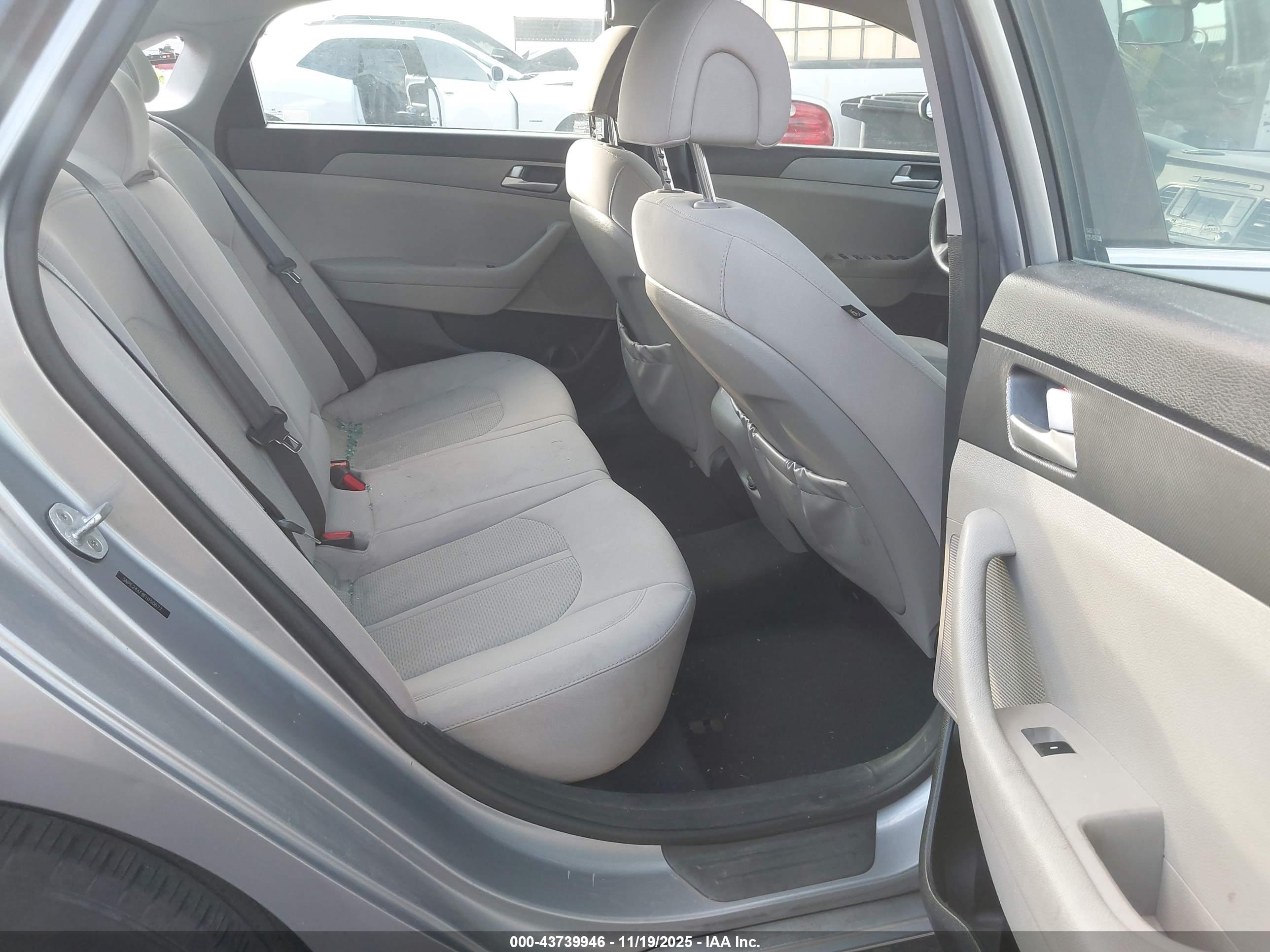 HYUNDAI SONATA image 8