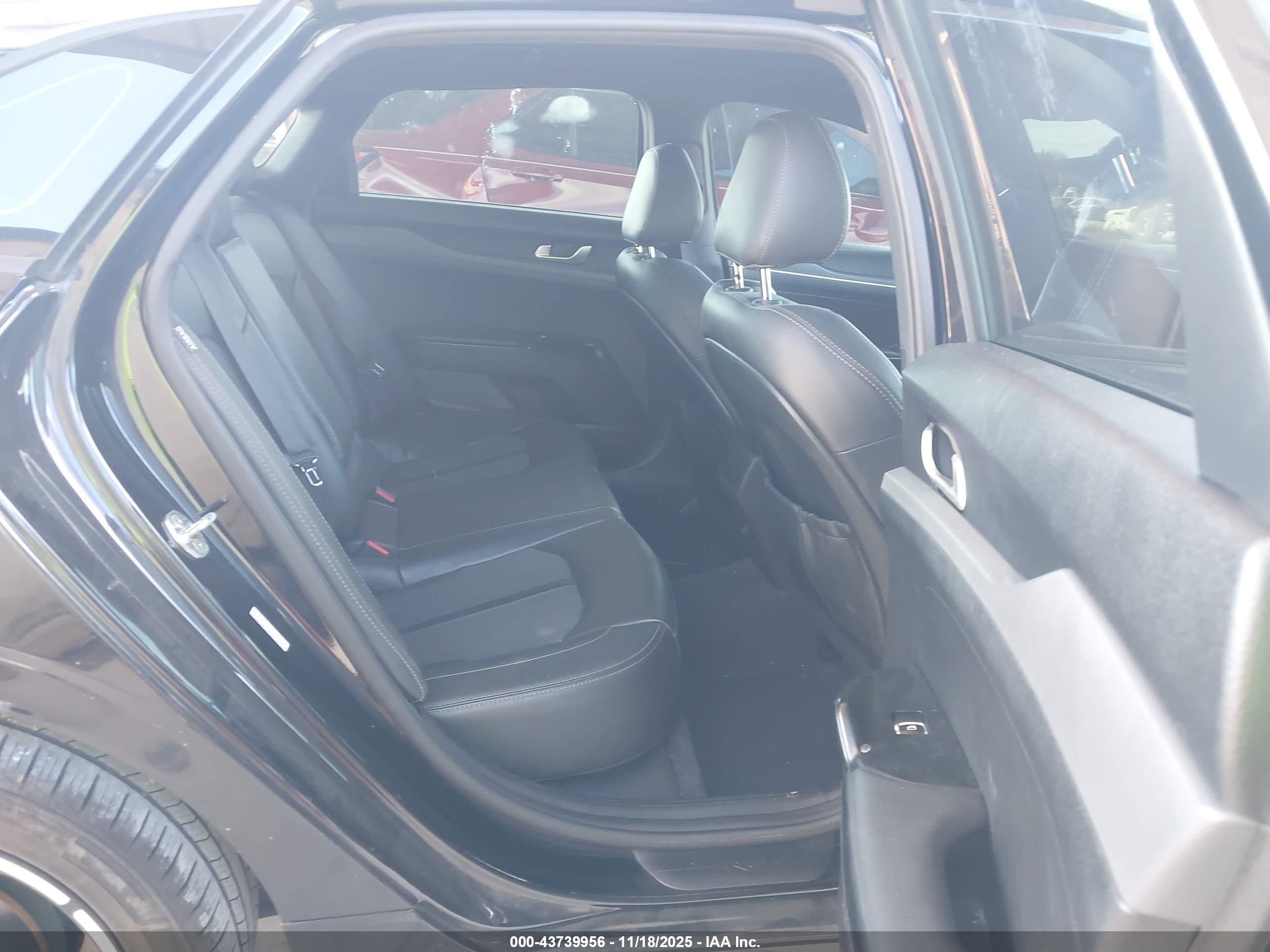 KIA K5 image 8