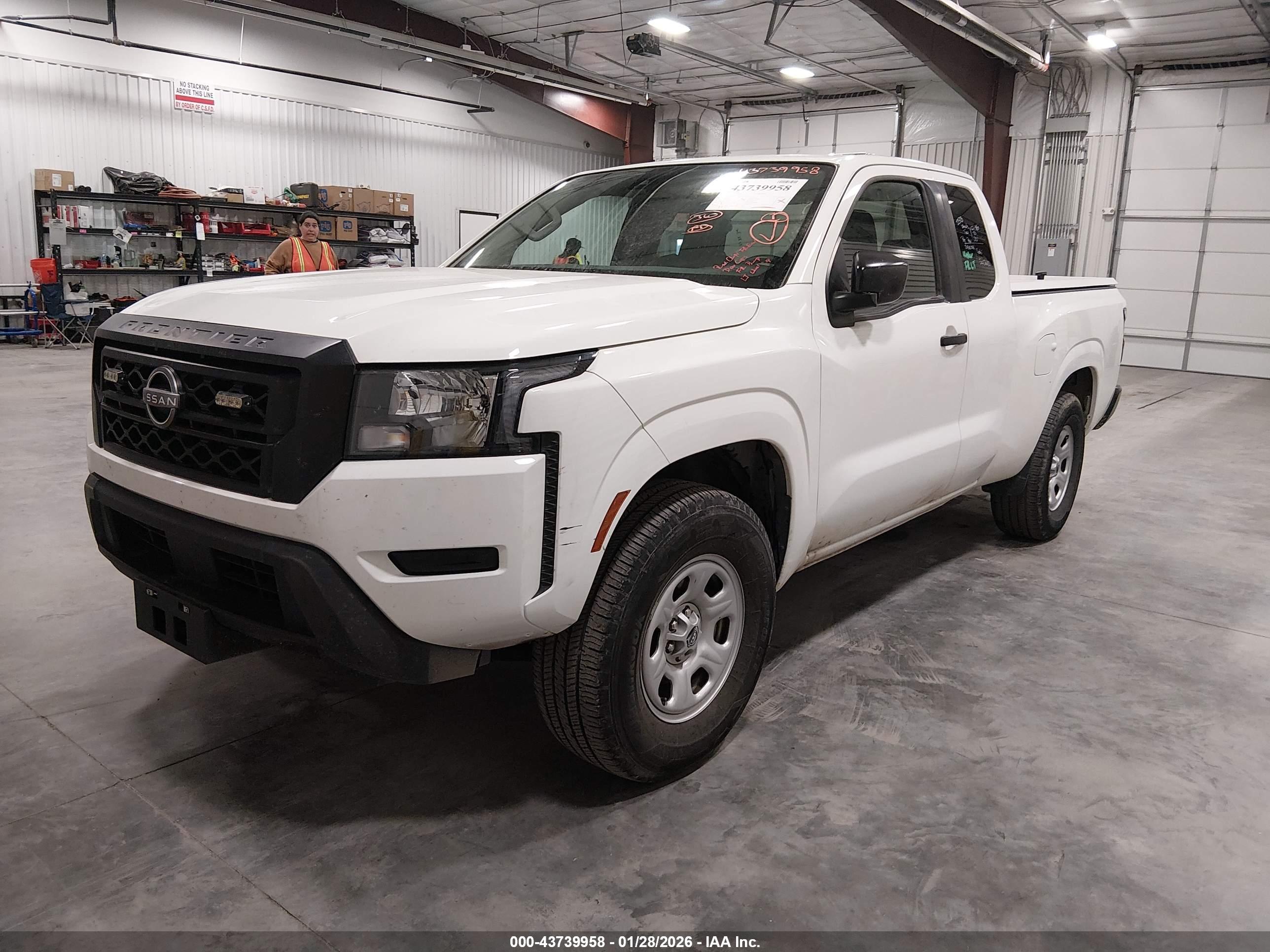 NISSAN FRONTIER image 2