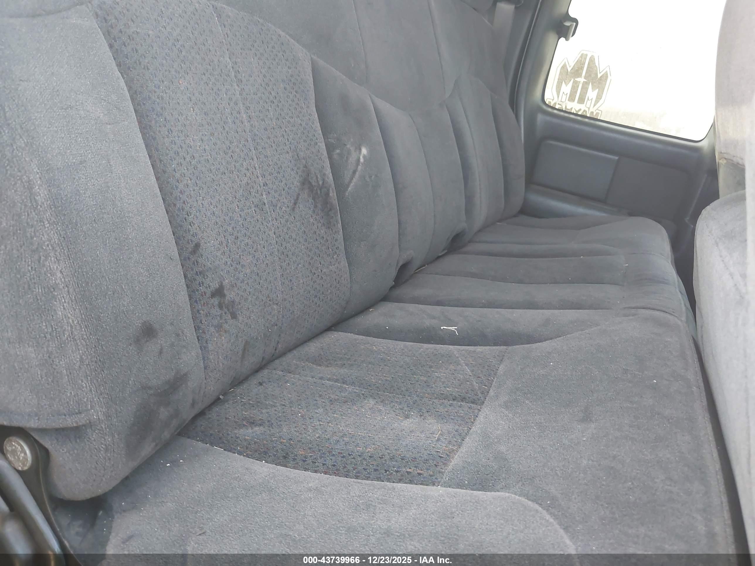 CHEVROLET SILVERADO image 8