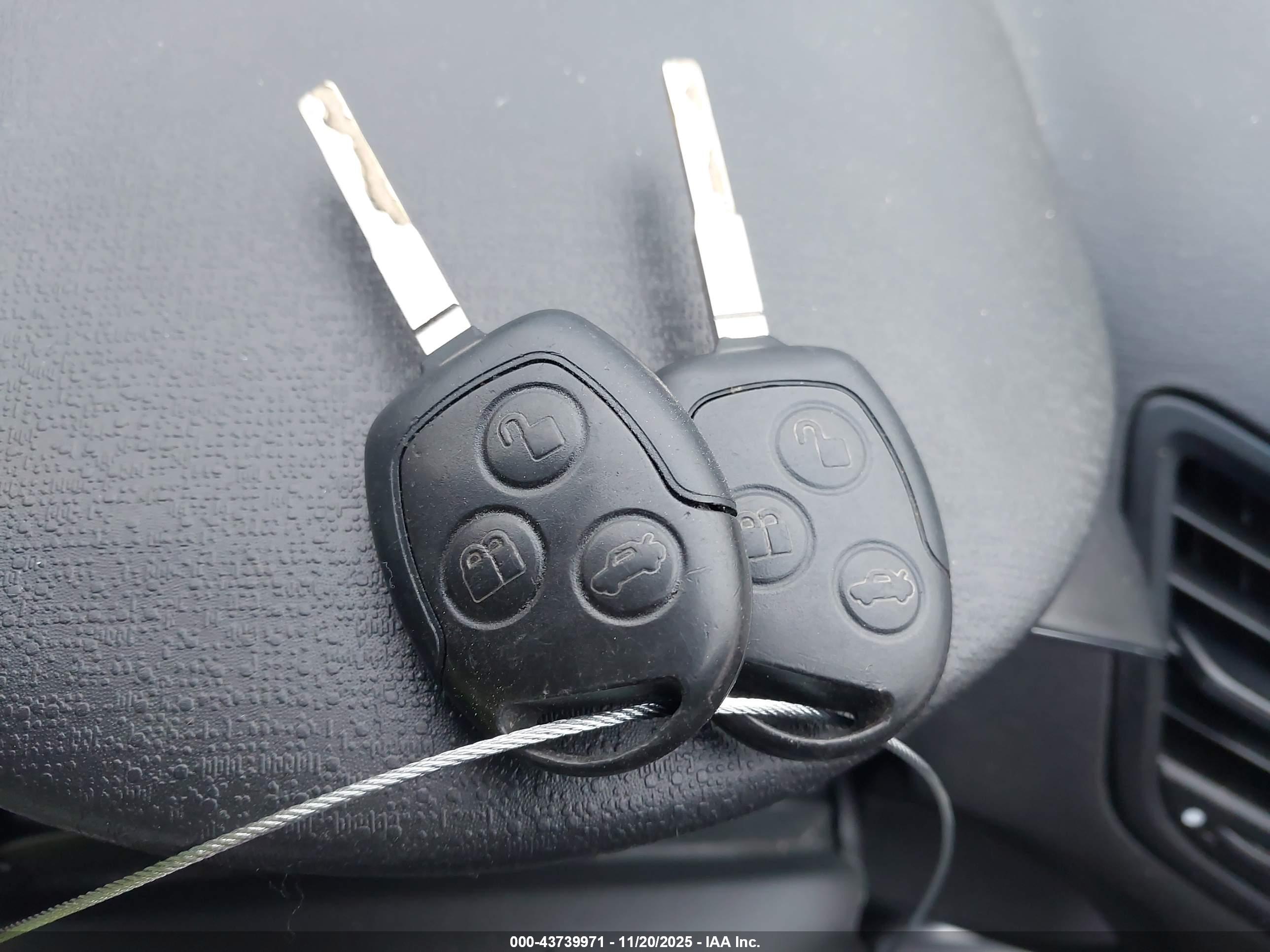 FORD FIESTA image 11