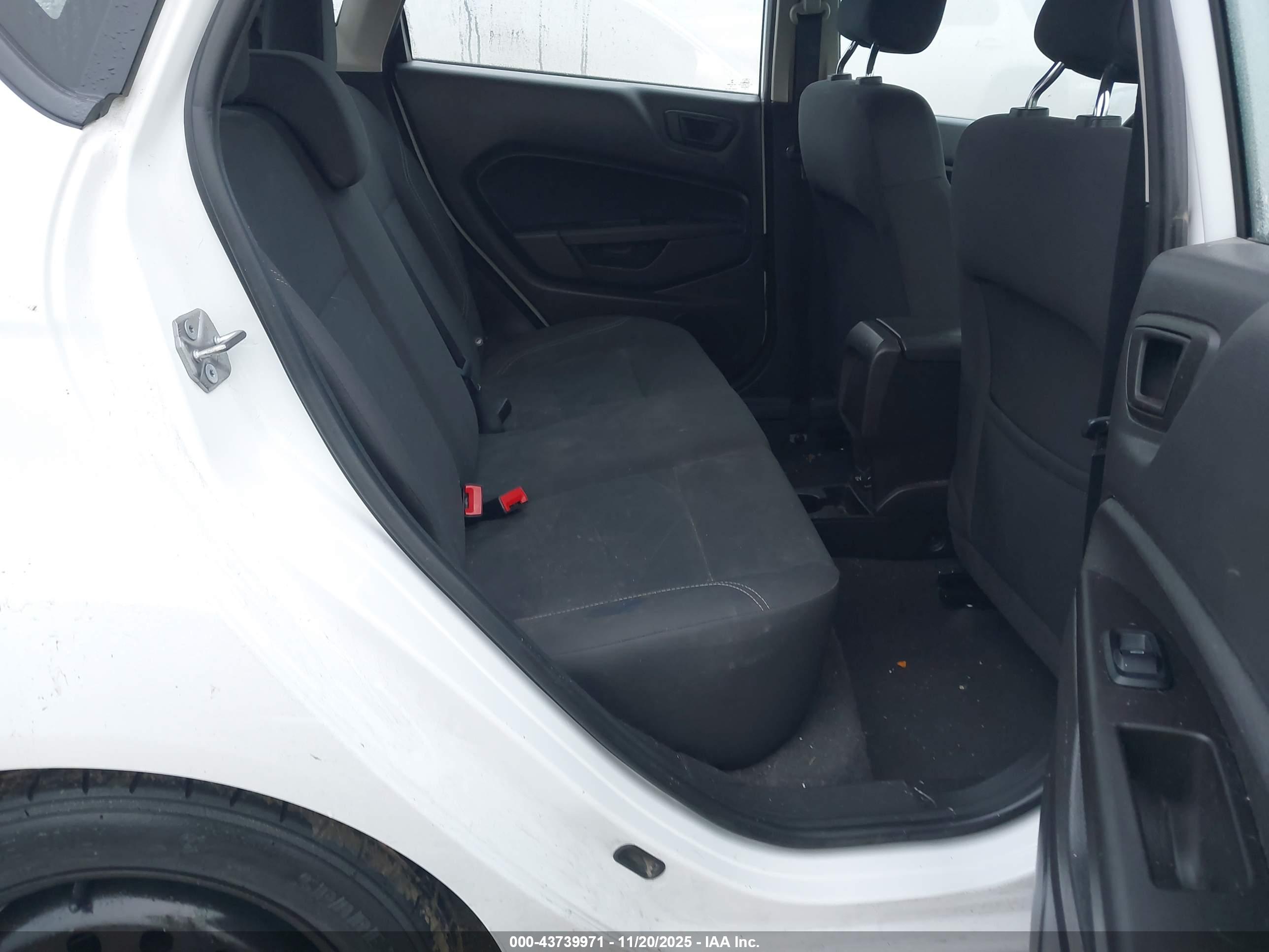 FORD FIESTA image 8