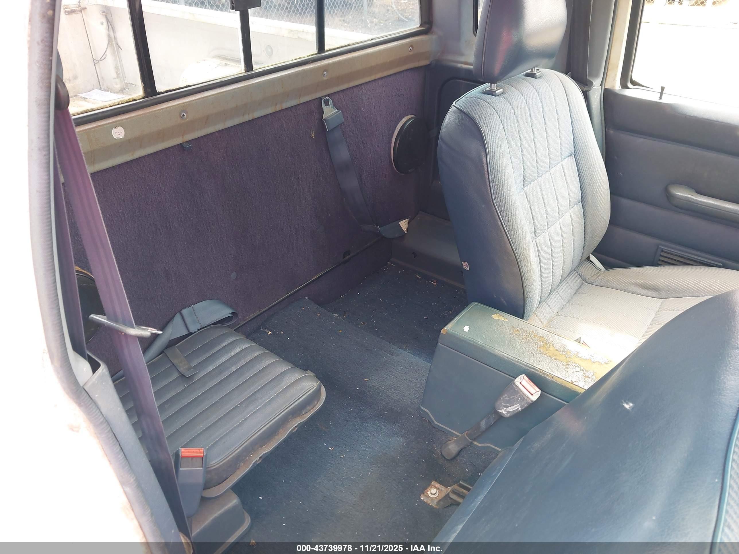 NISSAN TRUCK image 8