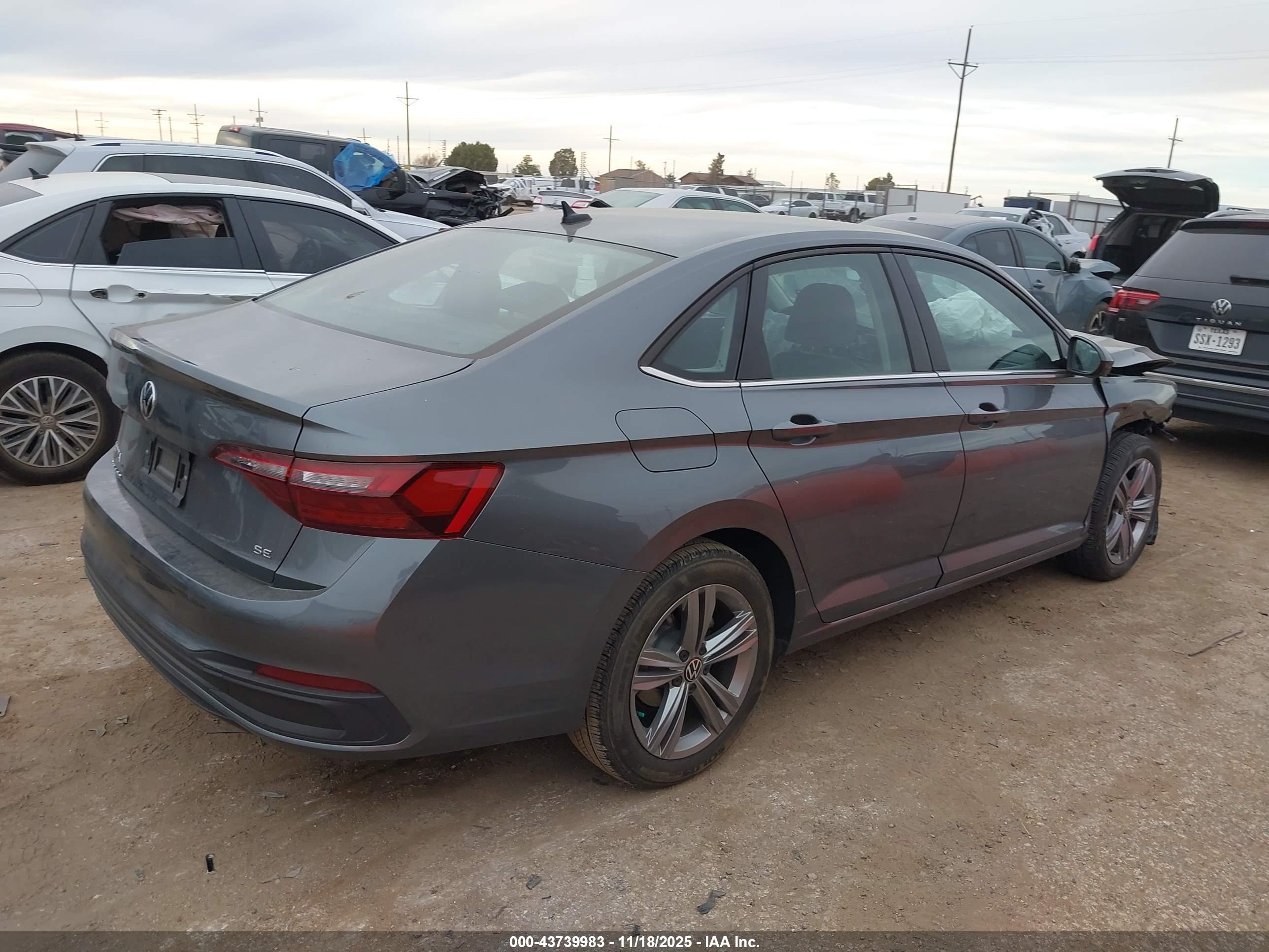 VOLKSWAGEN JETTA image 4