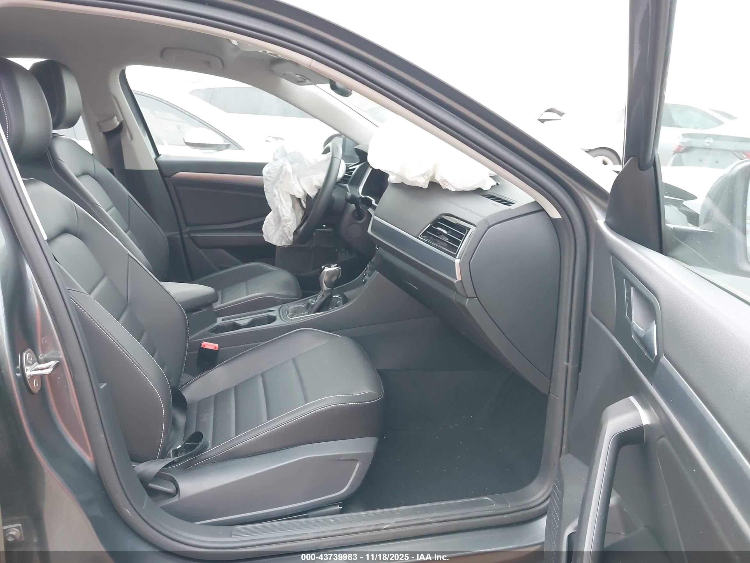 VOLKSWAGEN JETTA image 5
