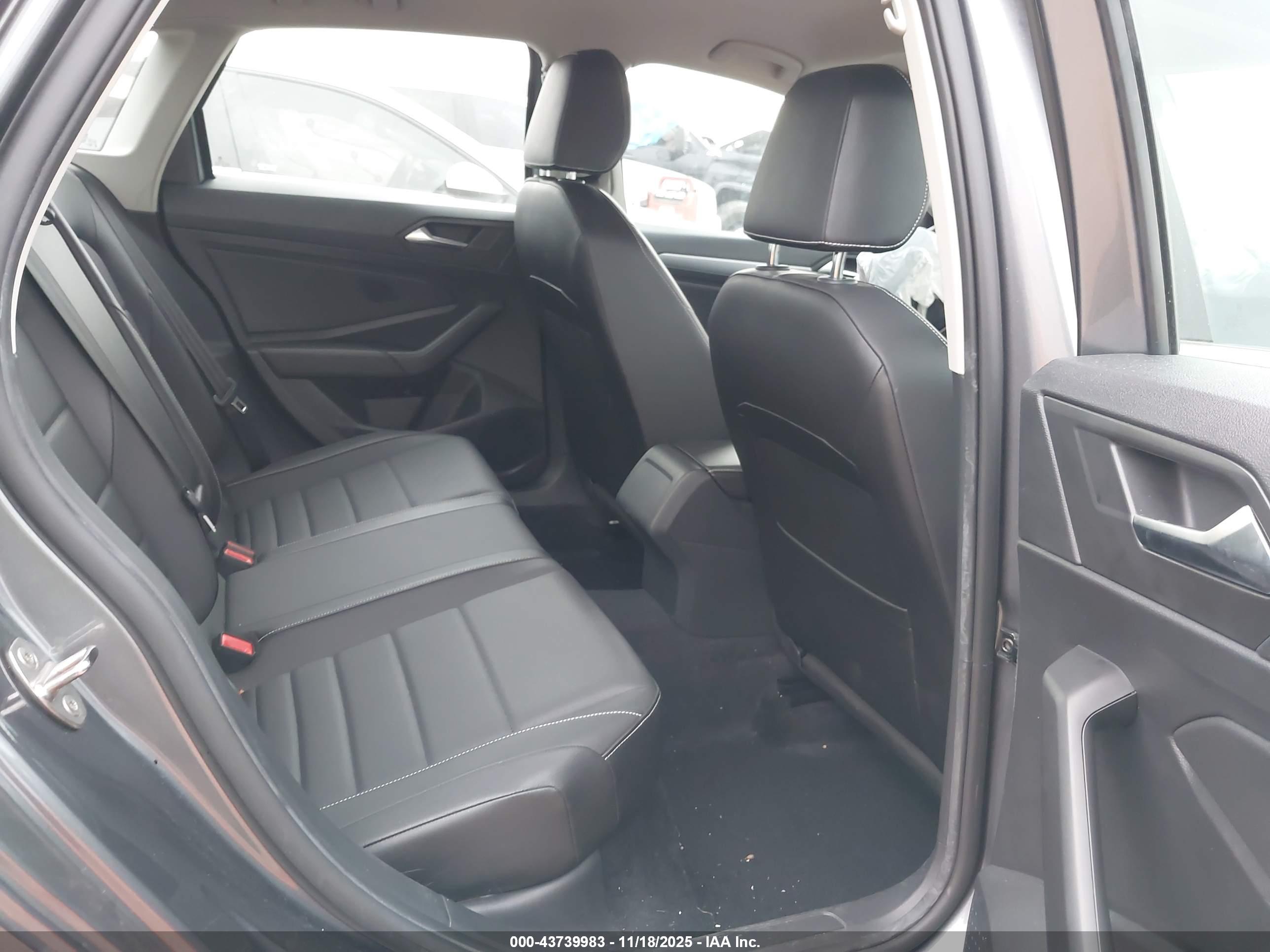 VOLKSWAGEN JETTA image 8
