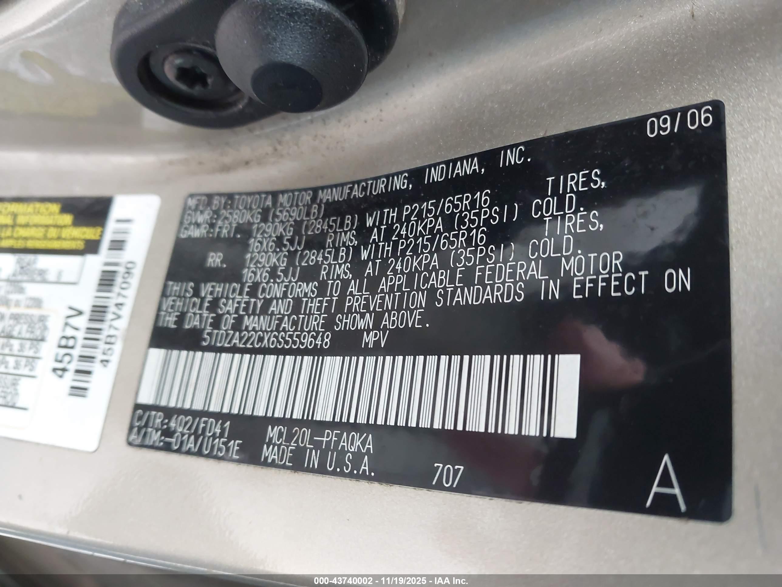 TOYOTA SIENNA image 9