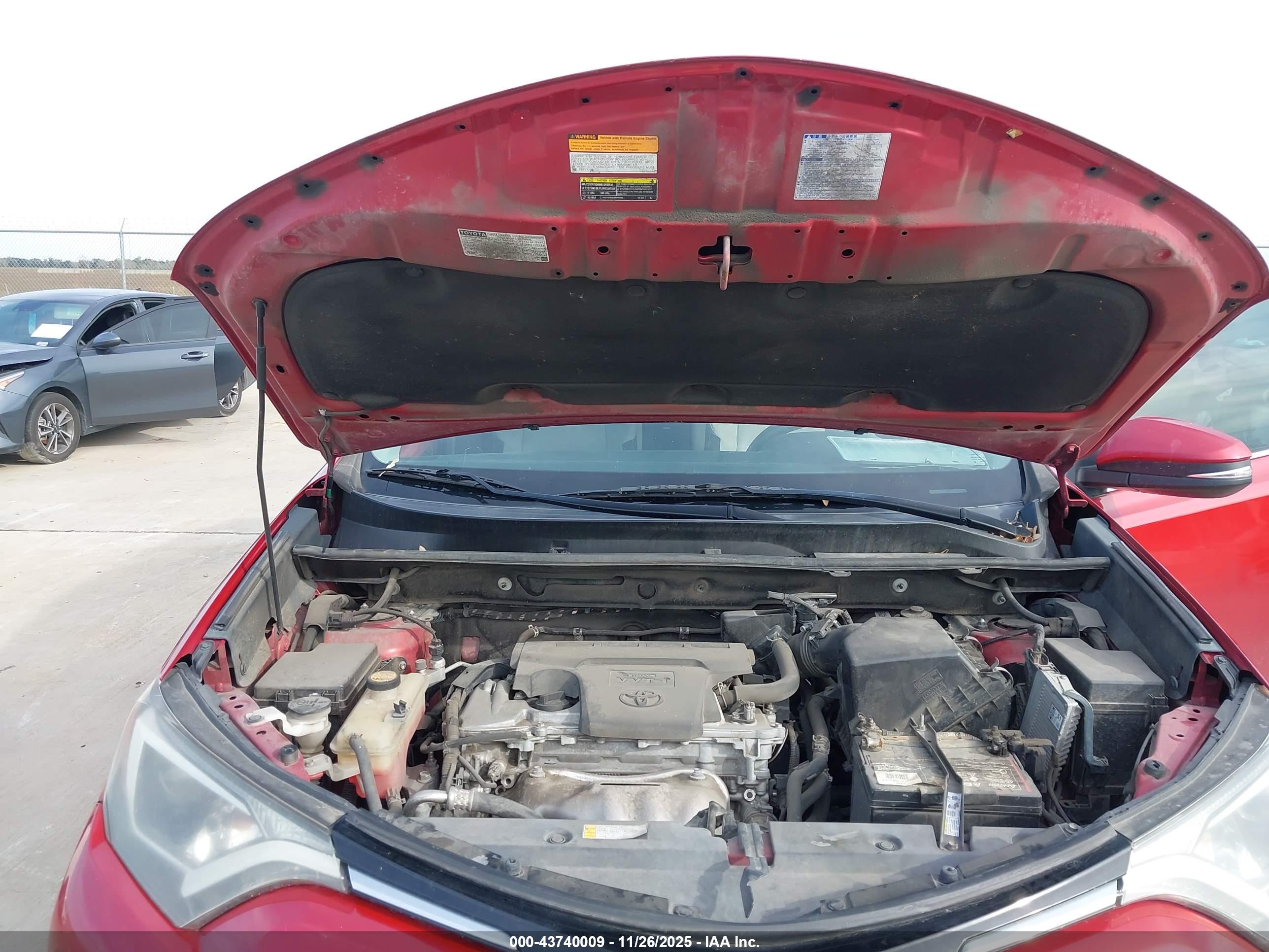 TOYOTA RAV4 image 10