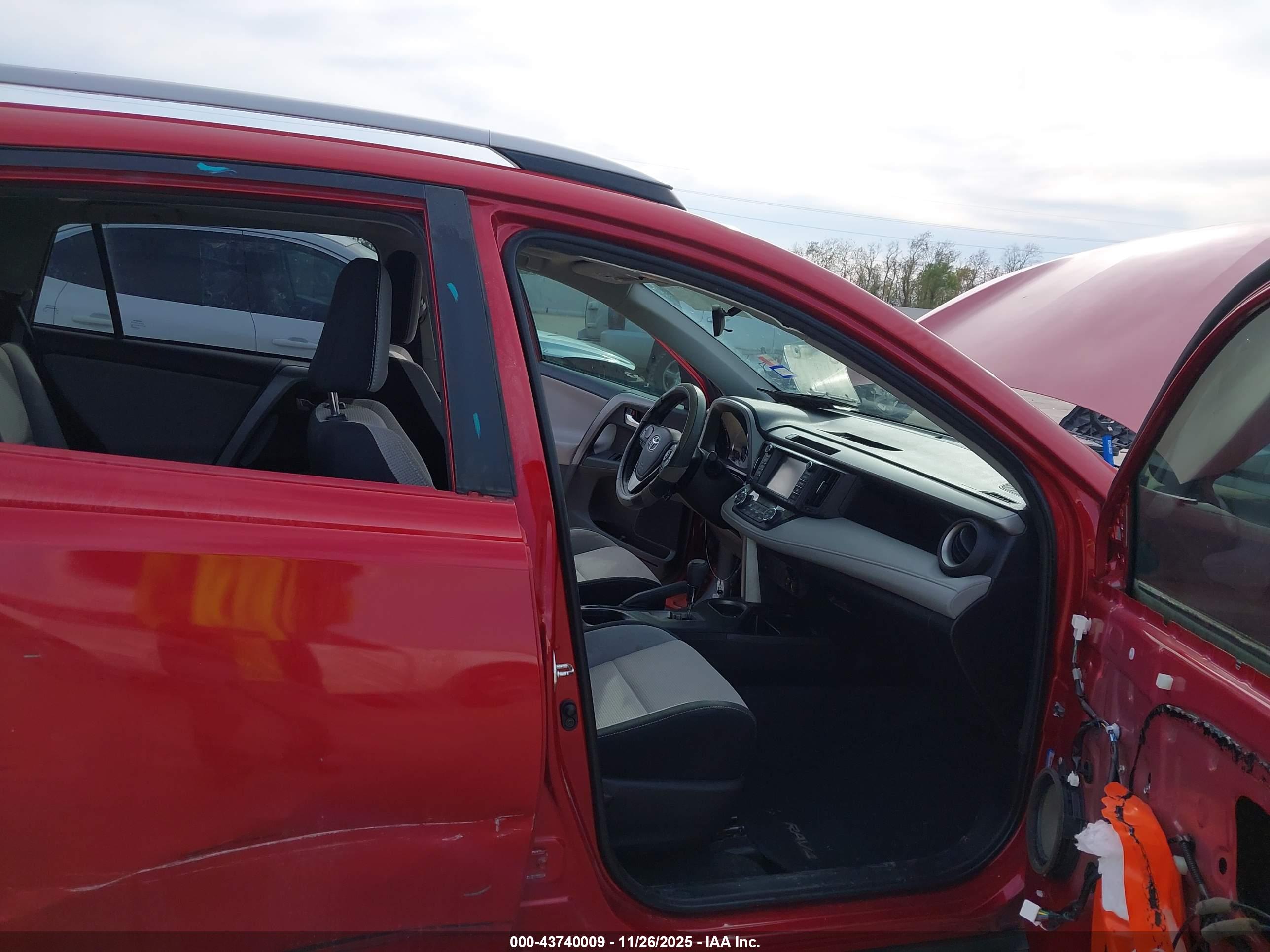 TOYOTA RAV4 image 5