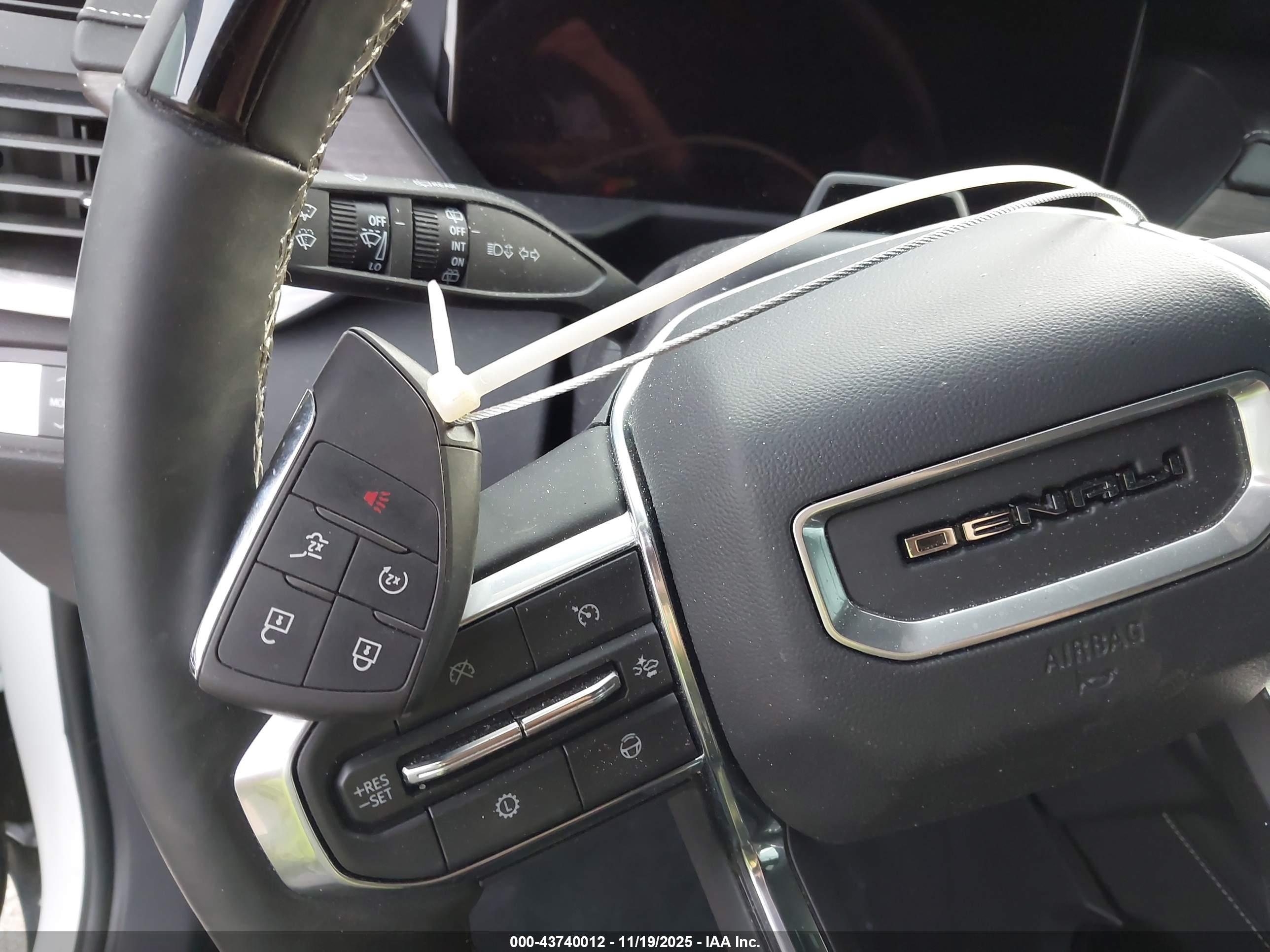 GMC ACADIA image 11