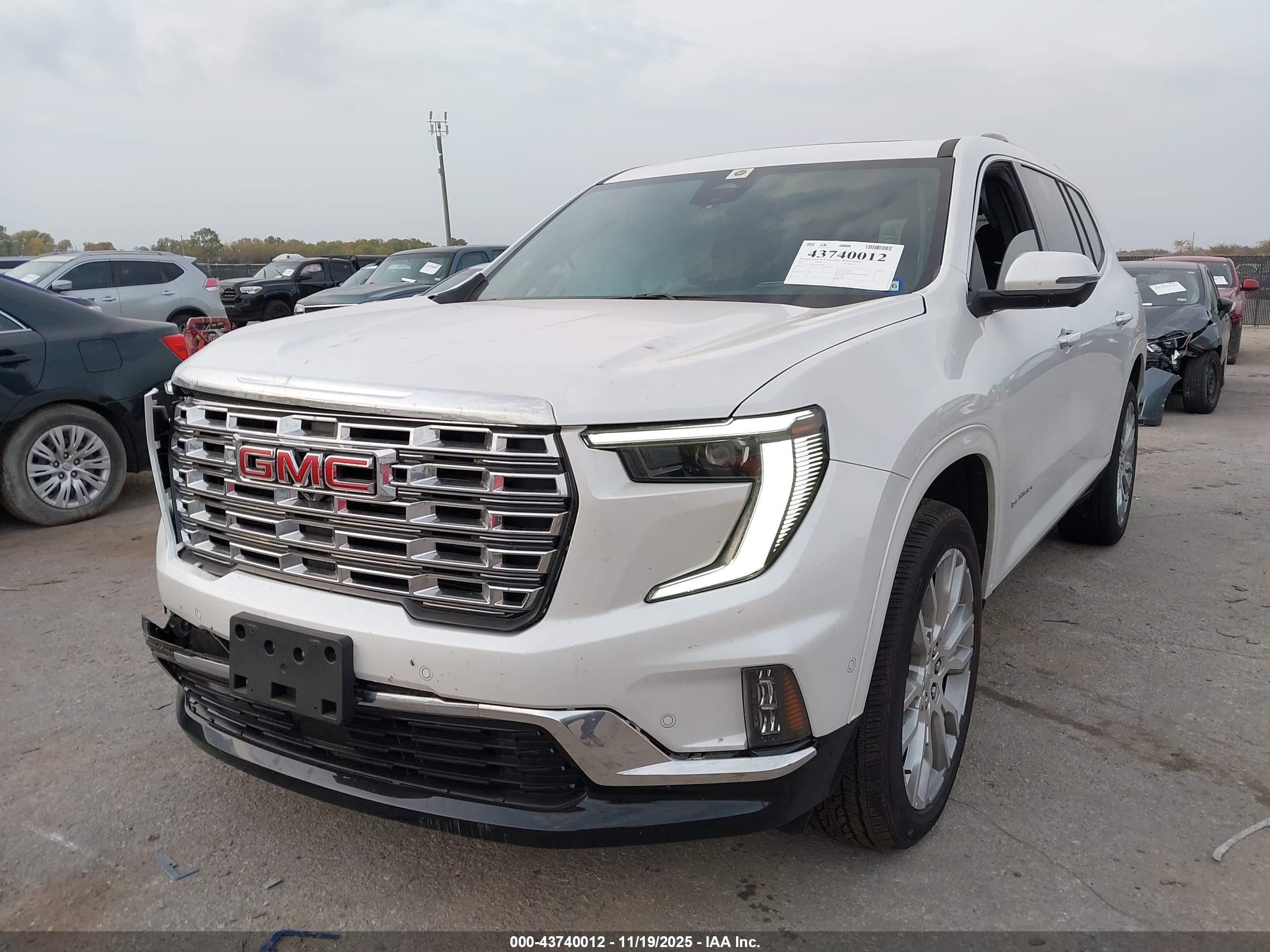 GMC ACADIA image 2