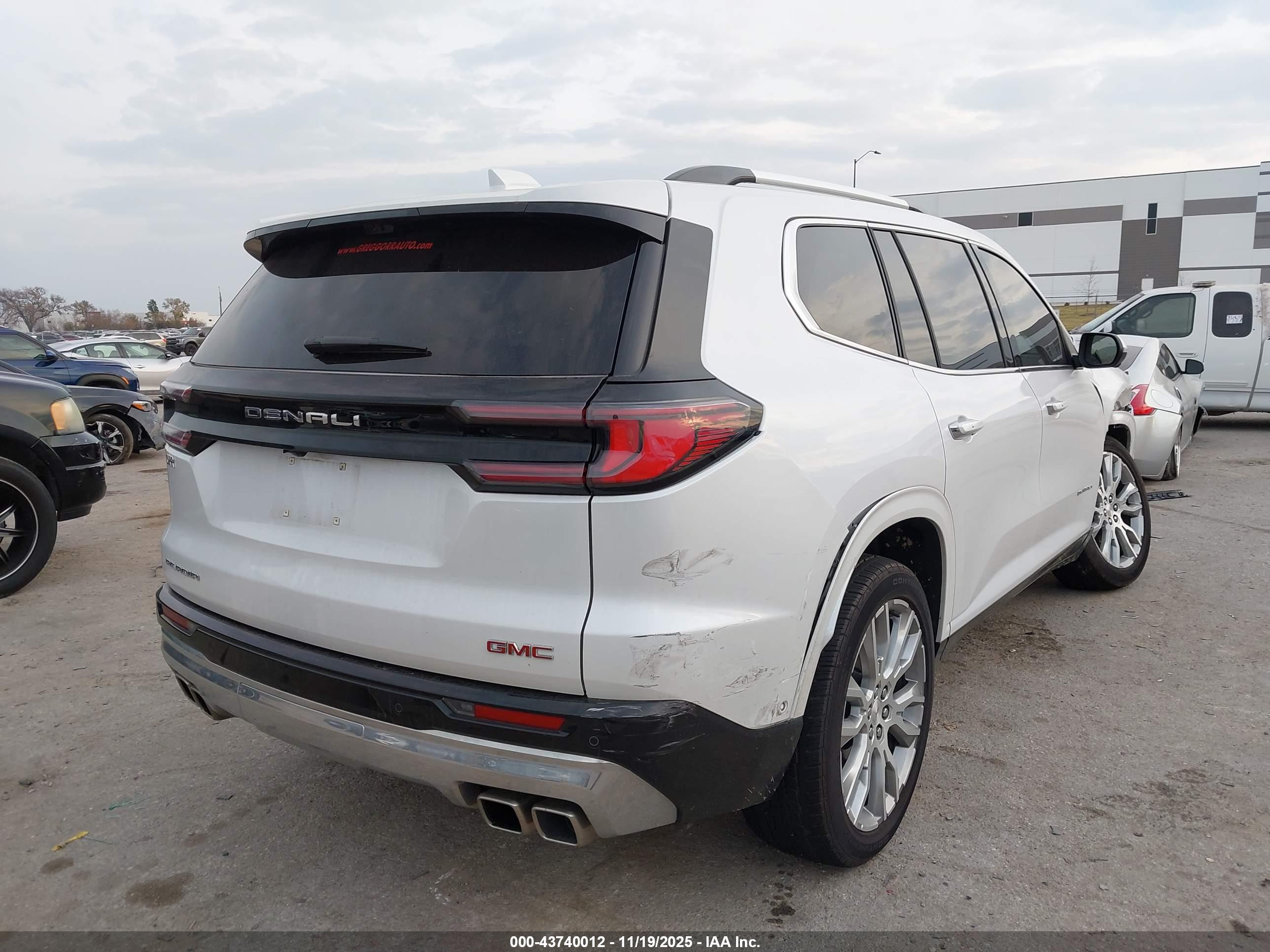 GMC ACADIA image 4