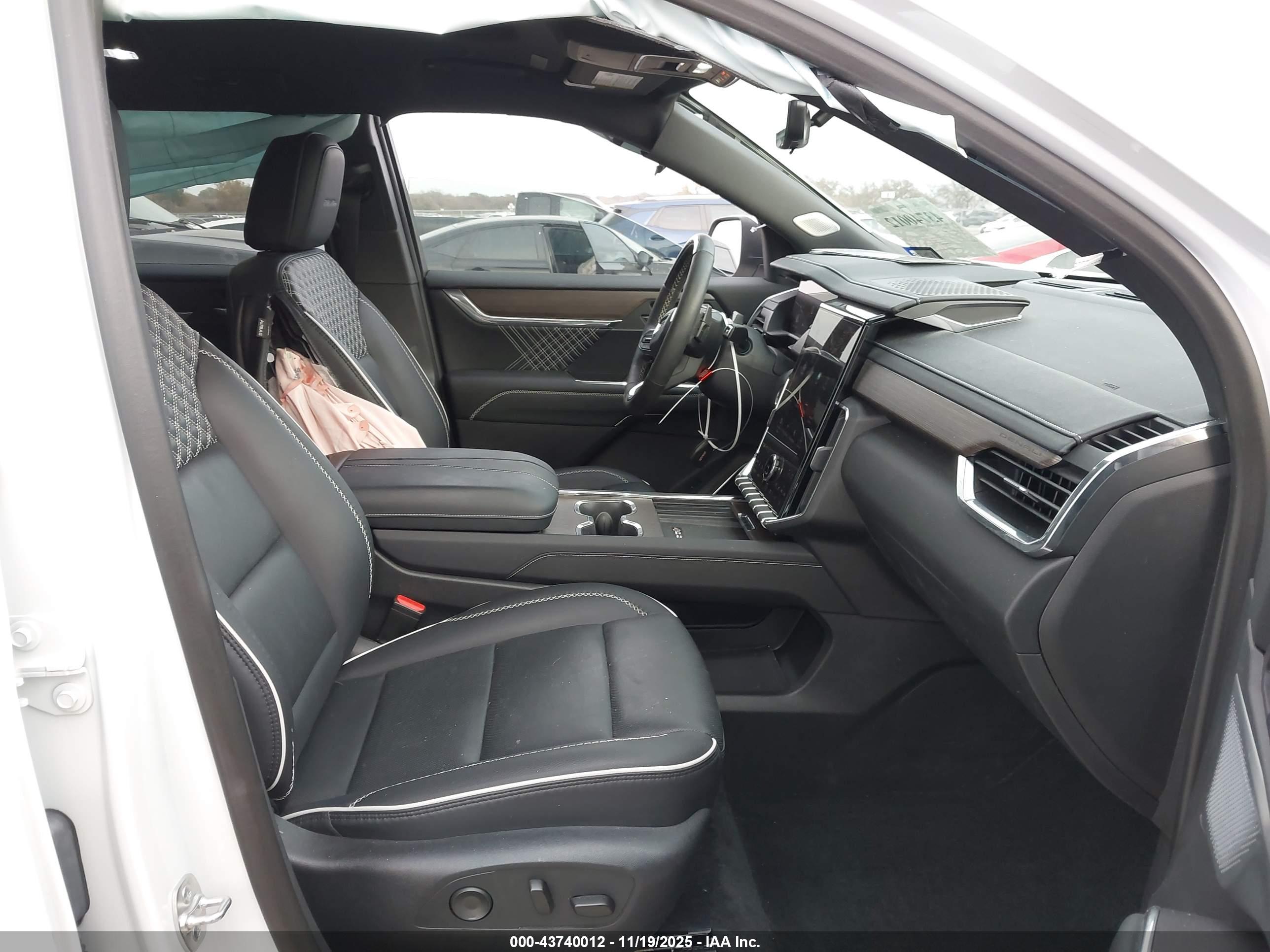 GMC ACADIA image 5