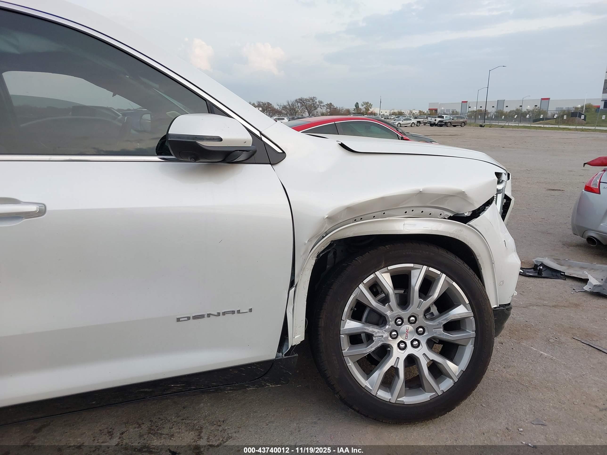 GMC ACADIA image 6