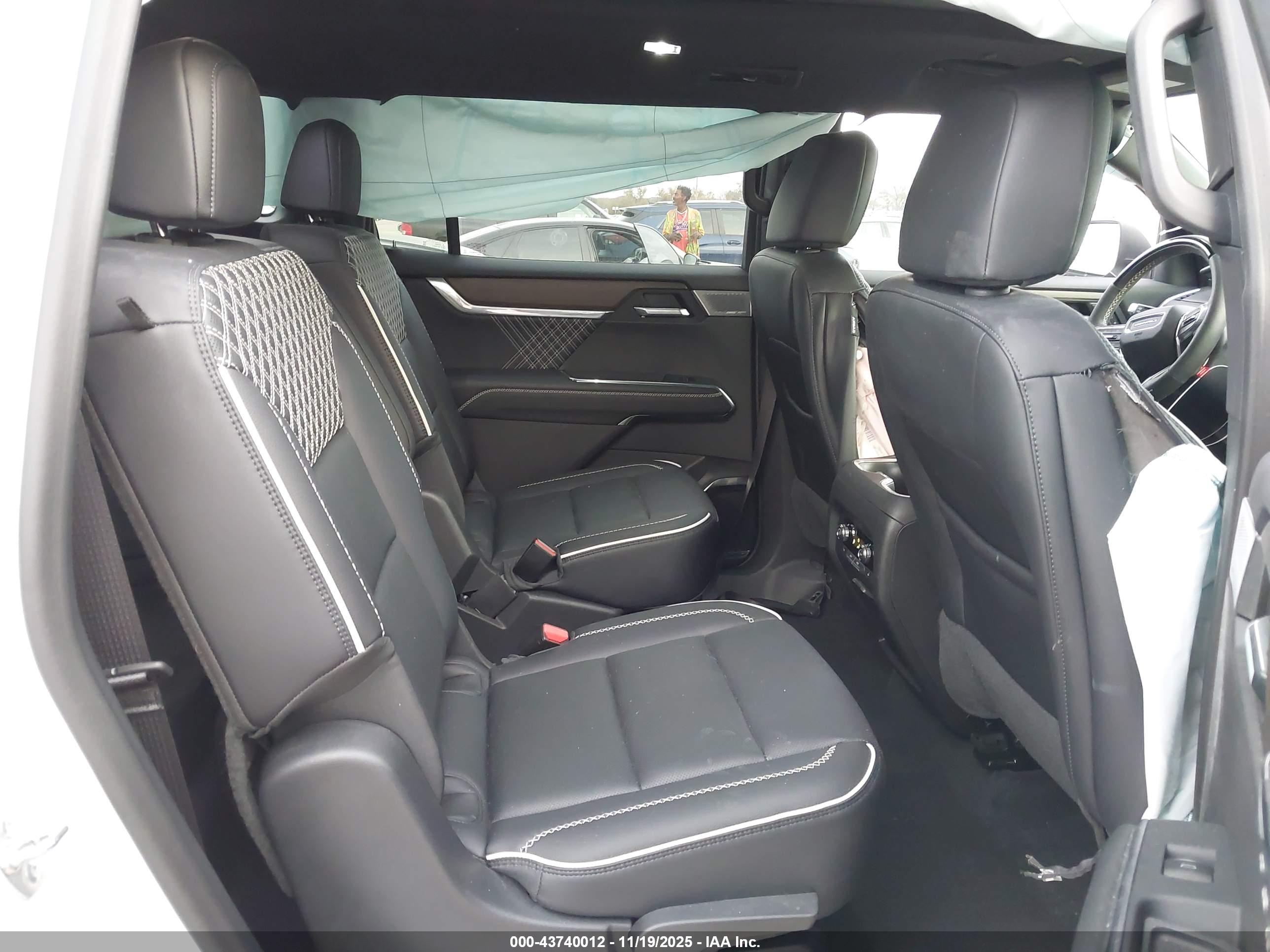 GMC ACADIA image 8
