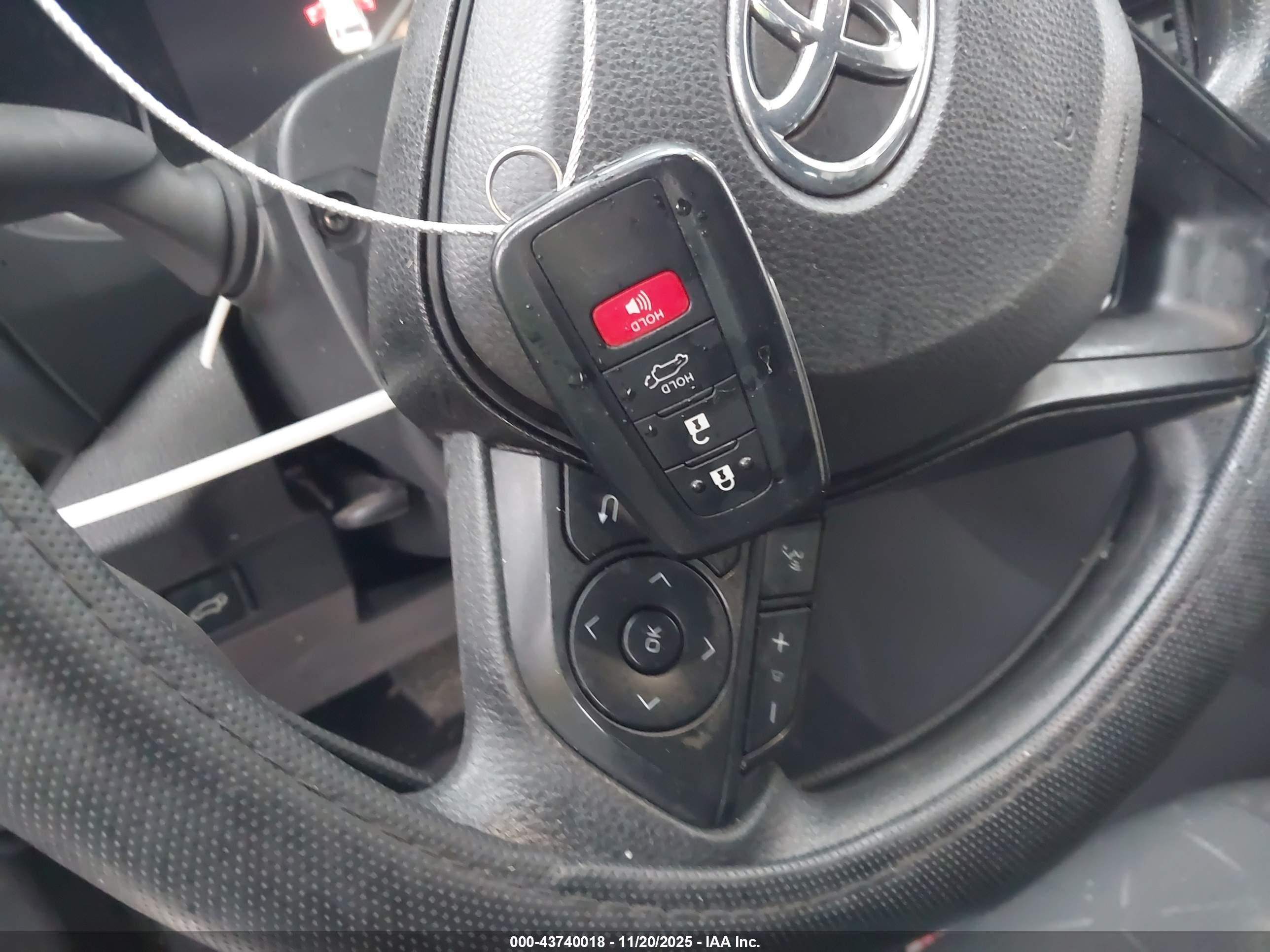 TOYOTA RAV4 image 11