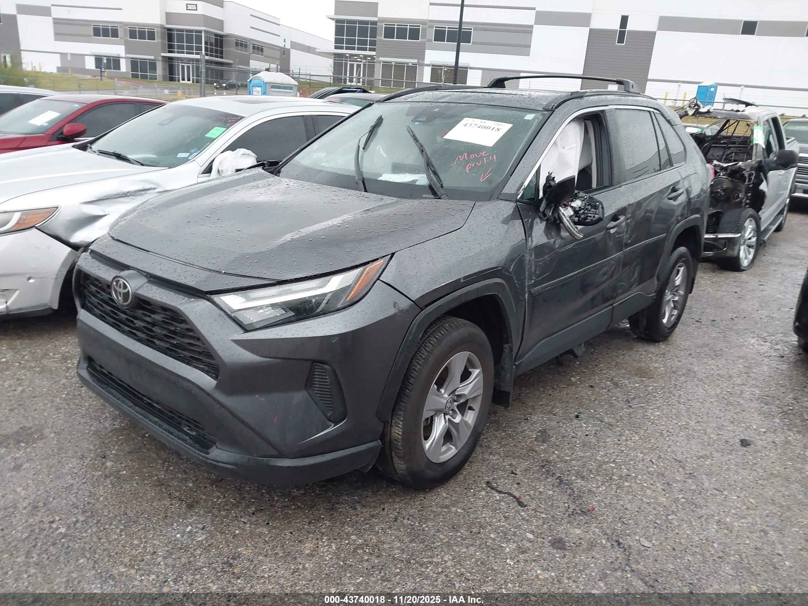 TOYOTA RAV4 image 2