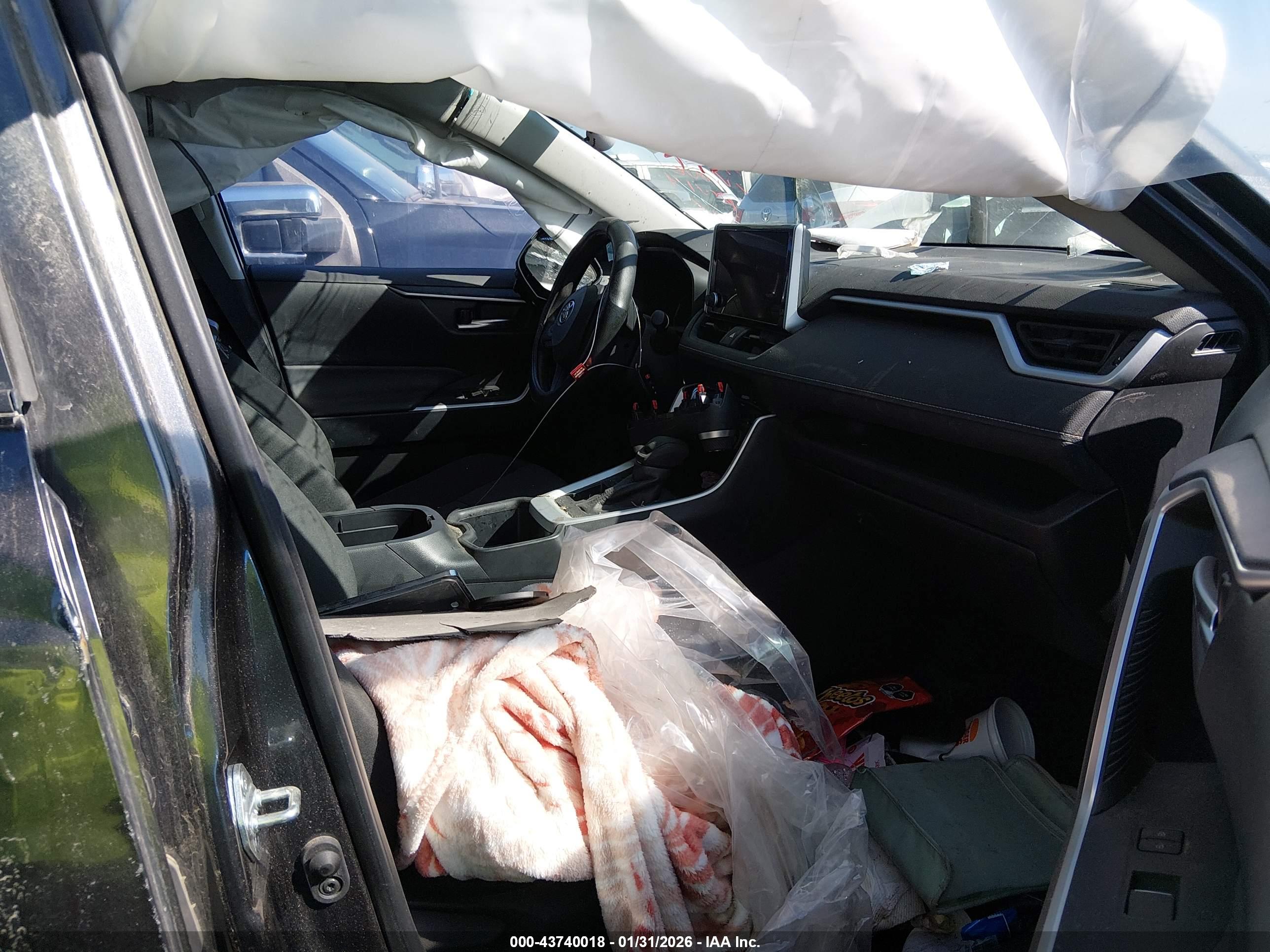 TOYOTA RAV4 image 5