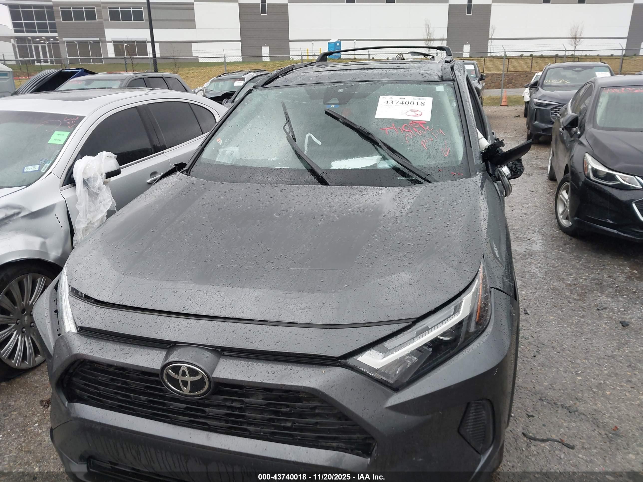 TOYOTA RAV4 image 6