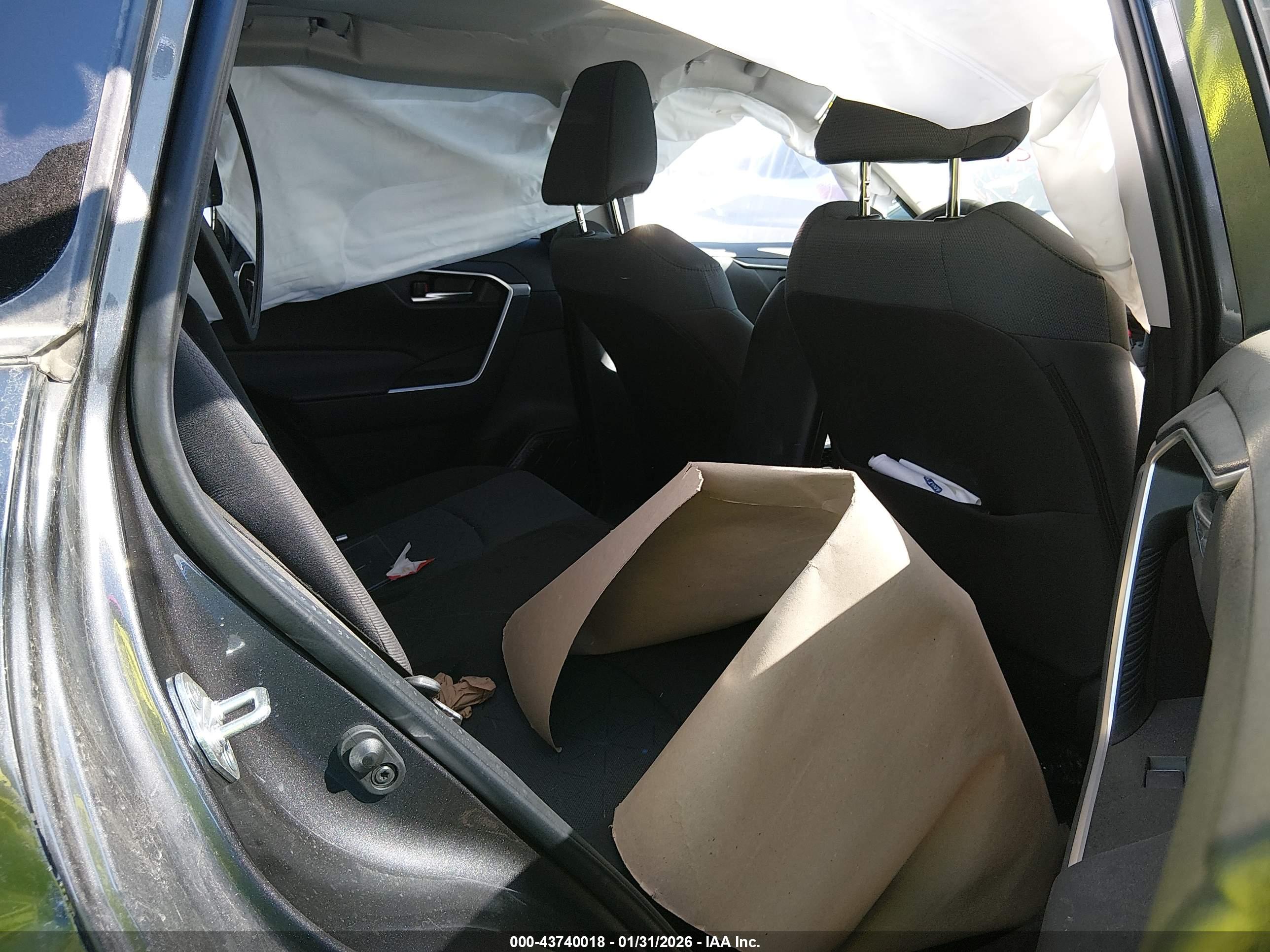 TOYOTA RAV4 image 8