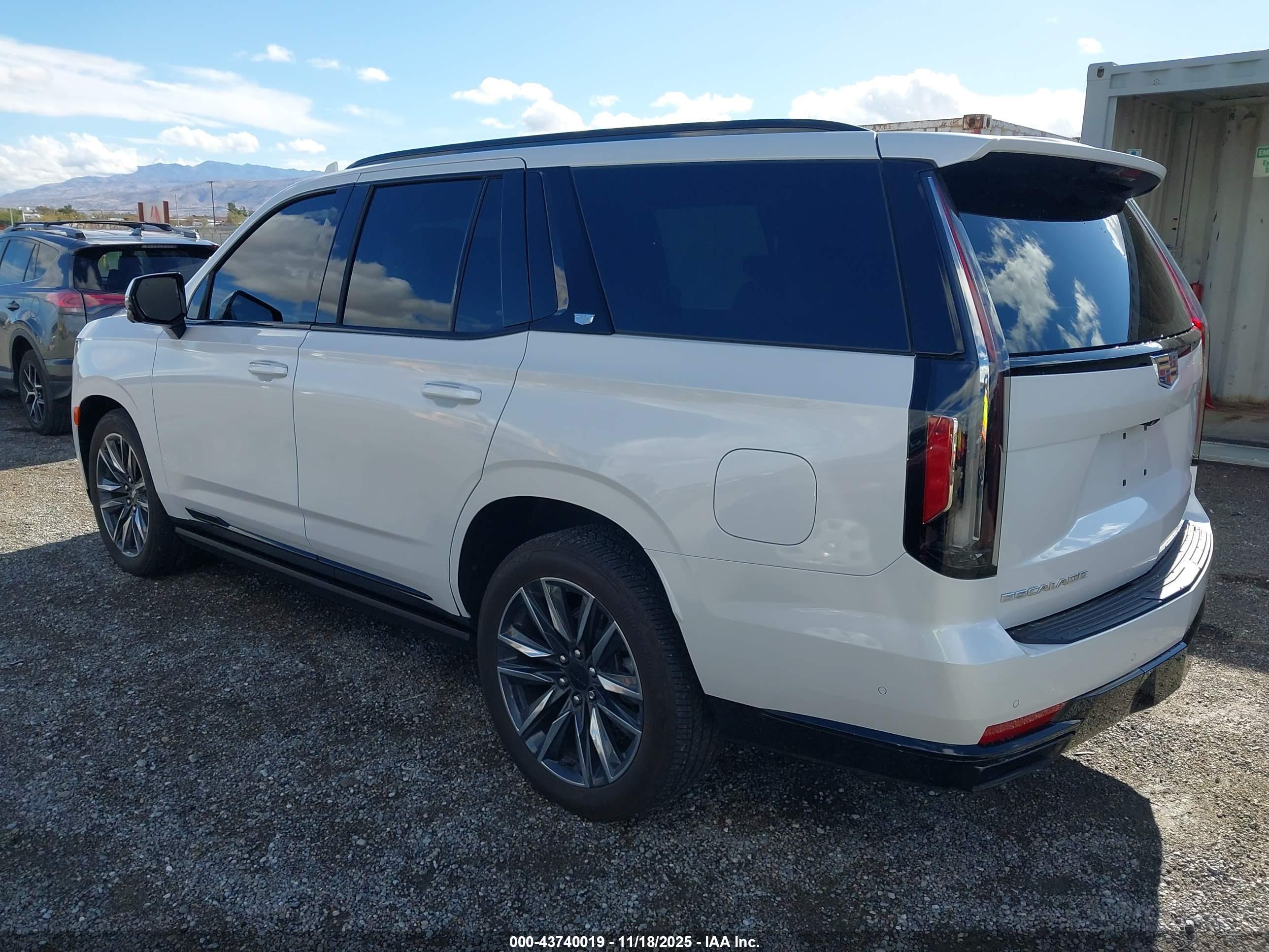 CADILLAC ESCALADE image 3