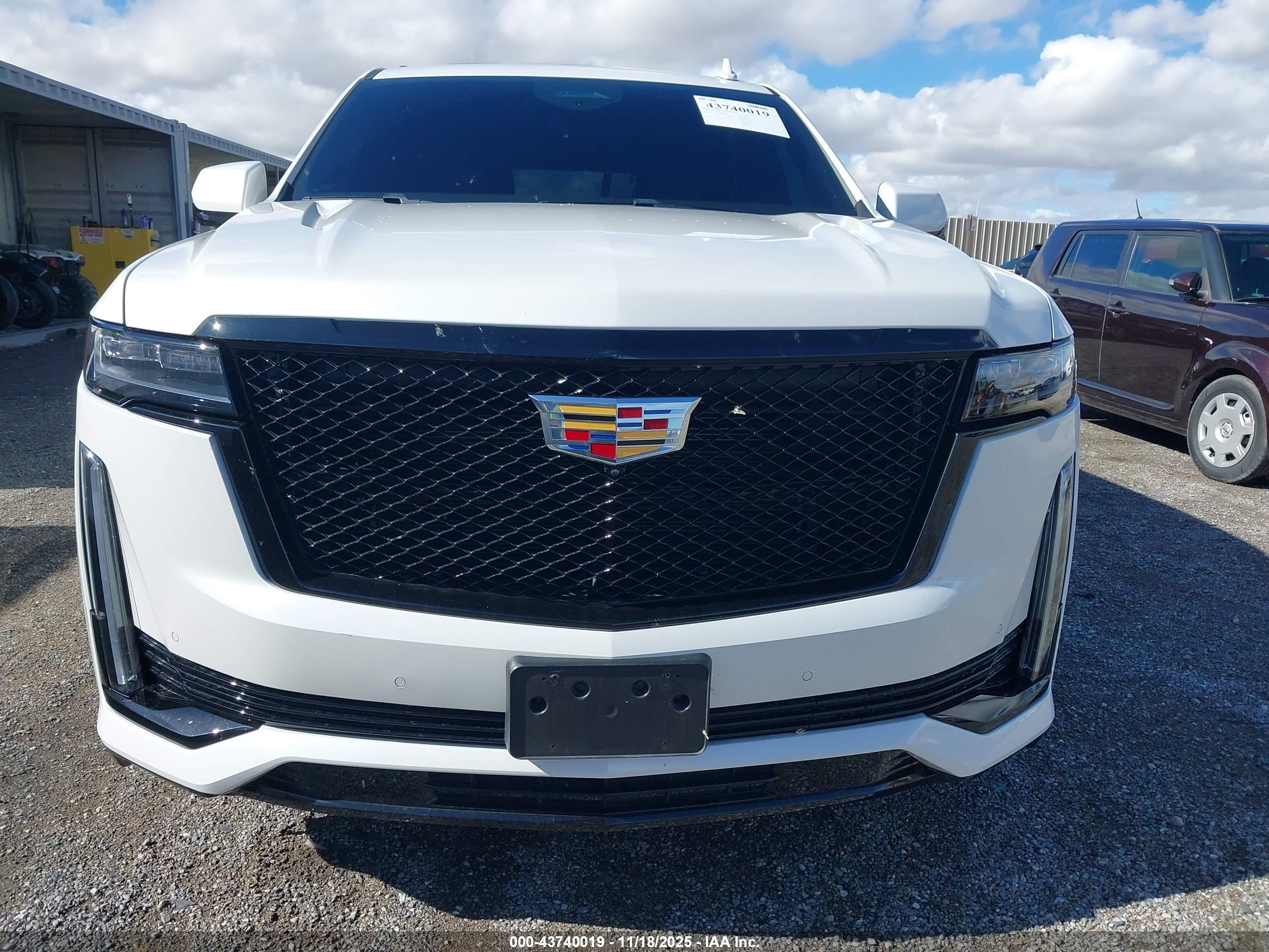 CADILLAC ESCALADE image 6
