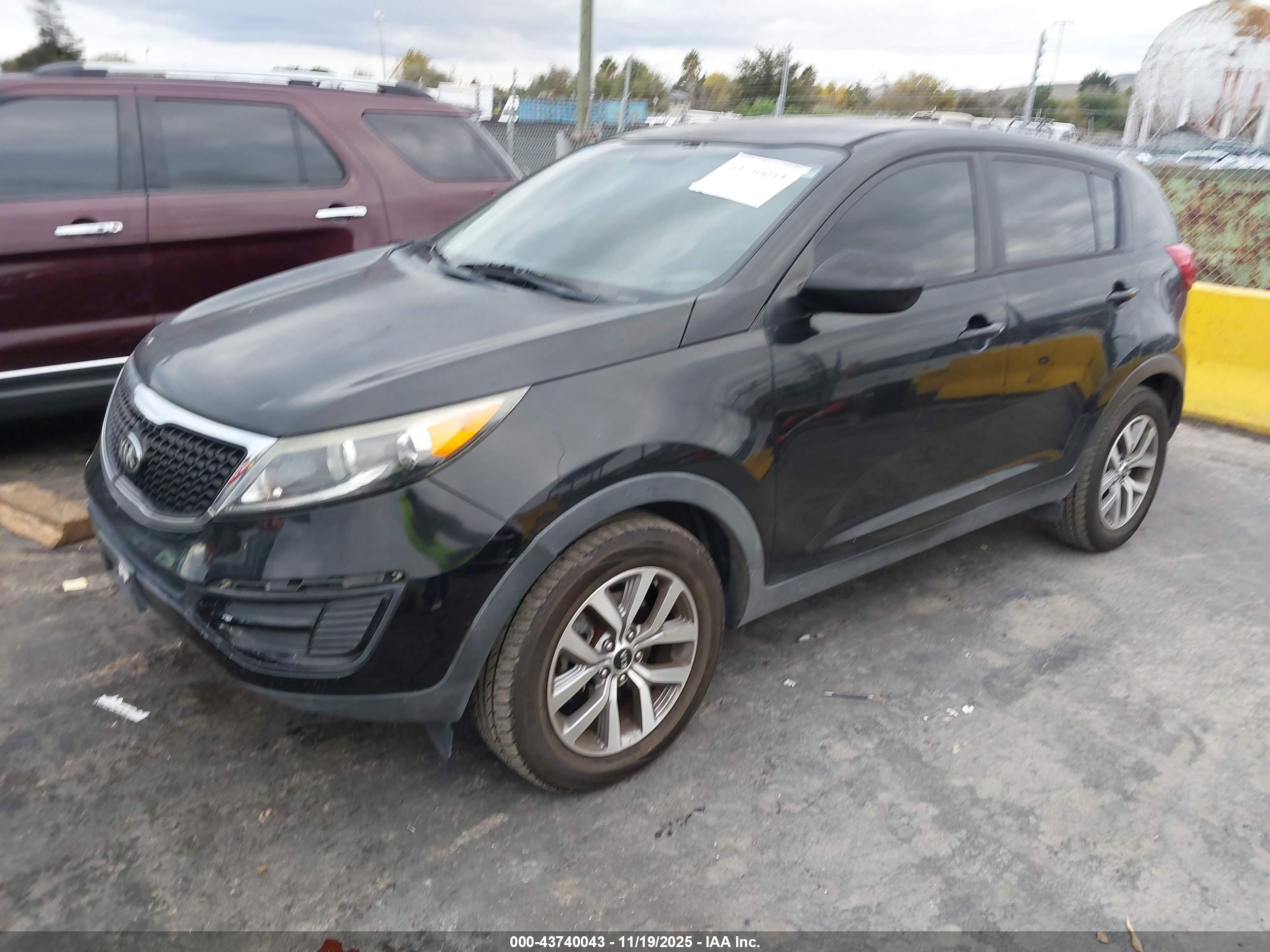 KIA SPORTAGE image 2