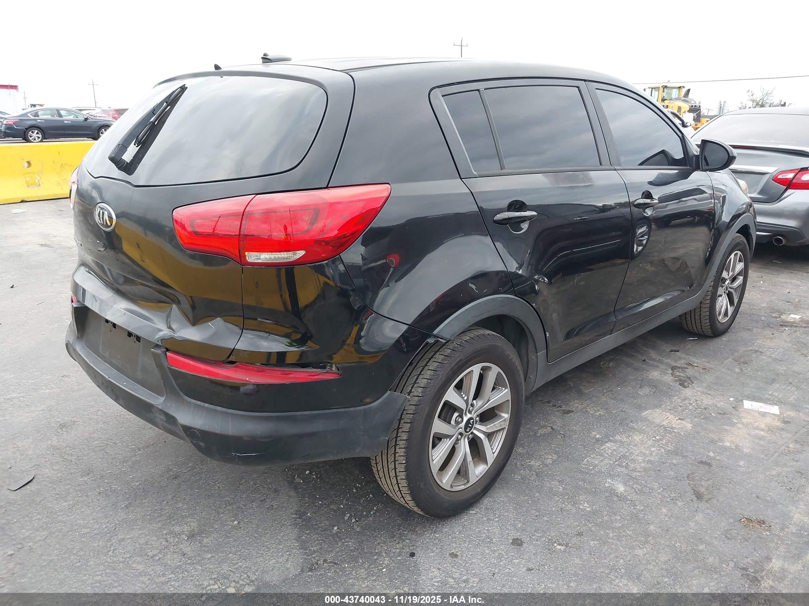 KIA SPORTAGE image 4
