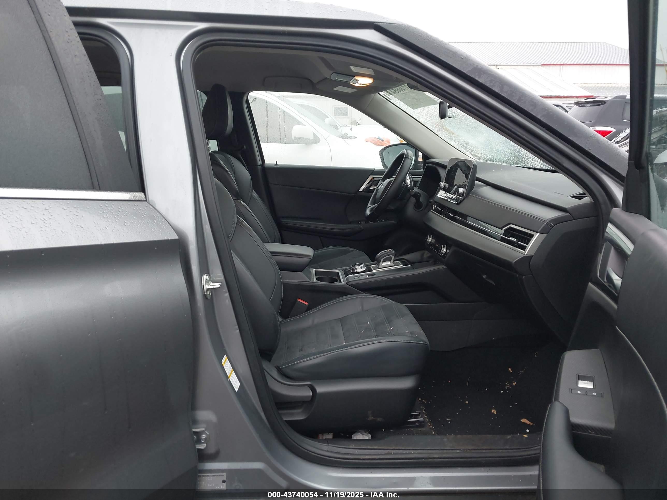 MITSUBISHI OUTLANDER image 5
