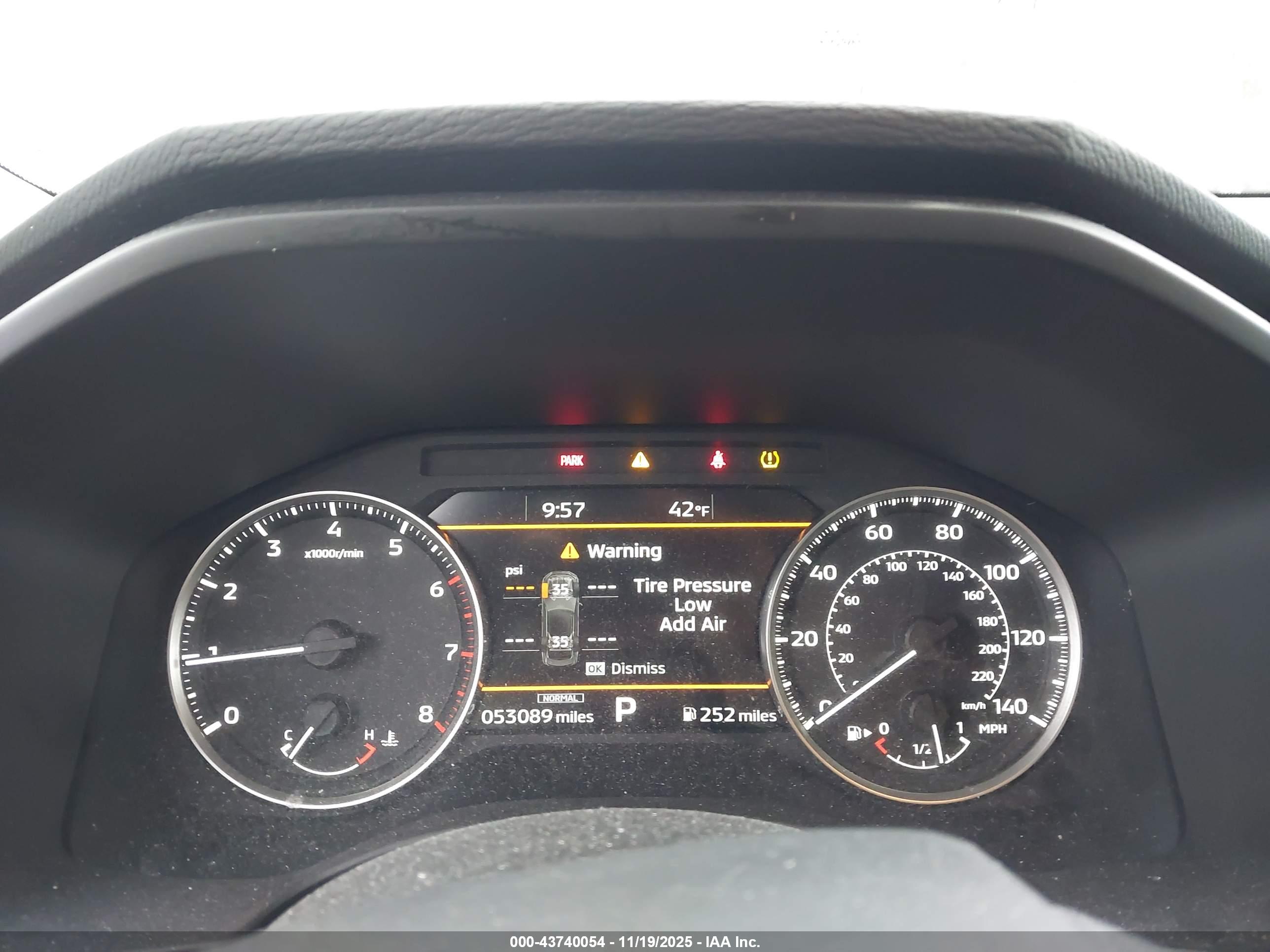 MITSUBISHI OUTLANDER image 7