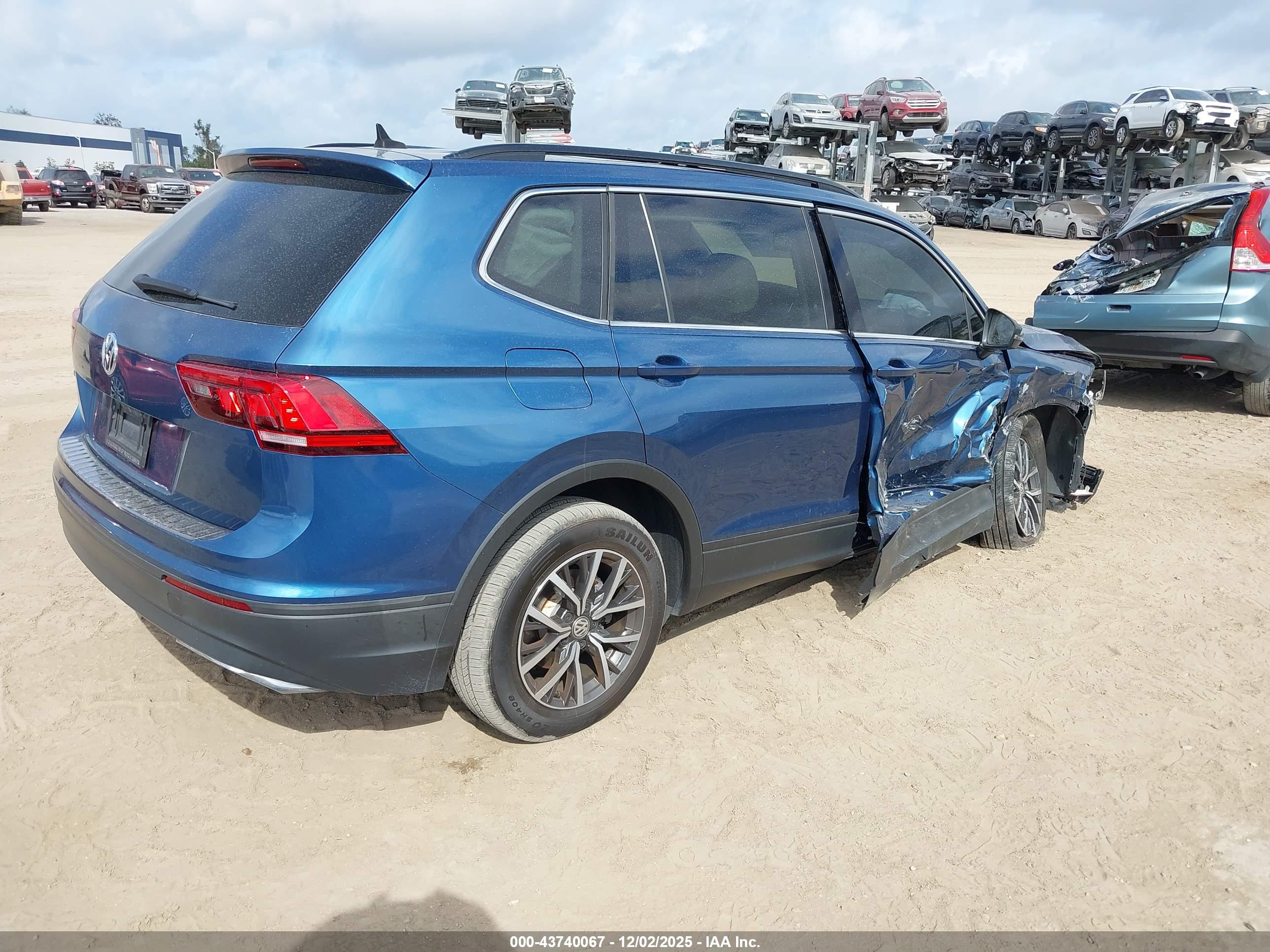 VOLKSWAGEN TIGUAN image 4