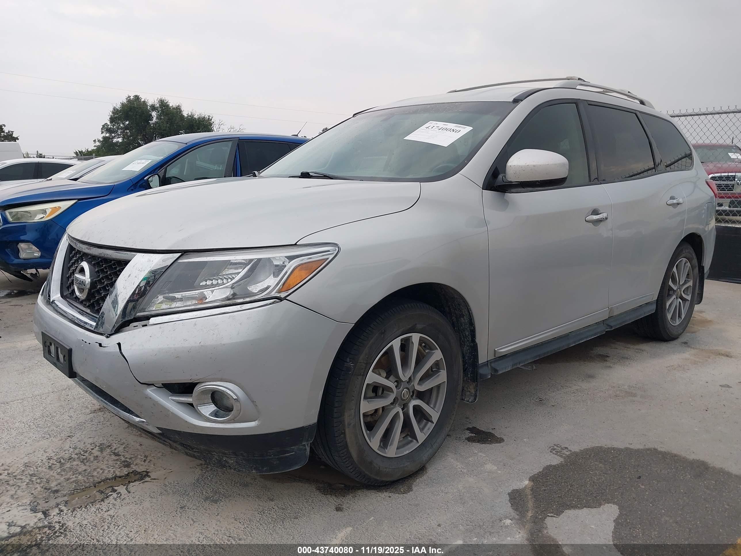 NISSAN PATHFINDER image 2