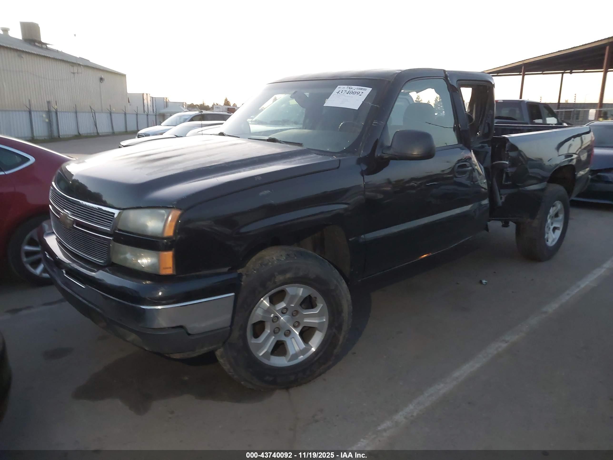 CHEVROLET SILVERADO image 2