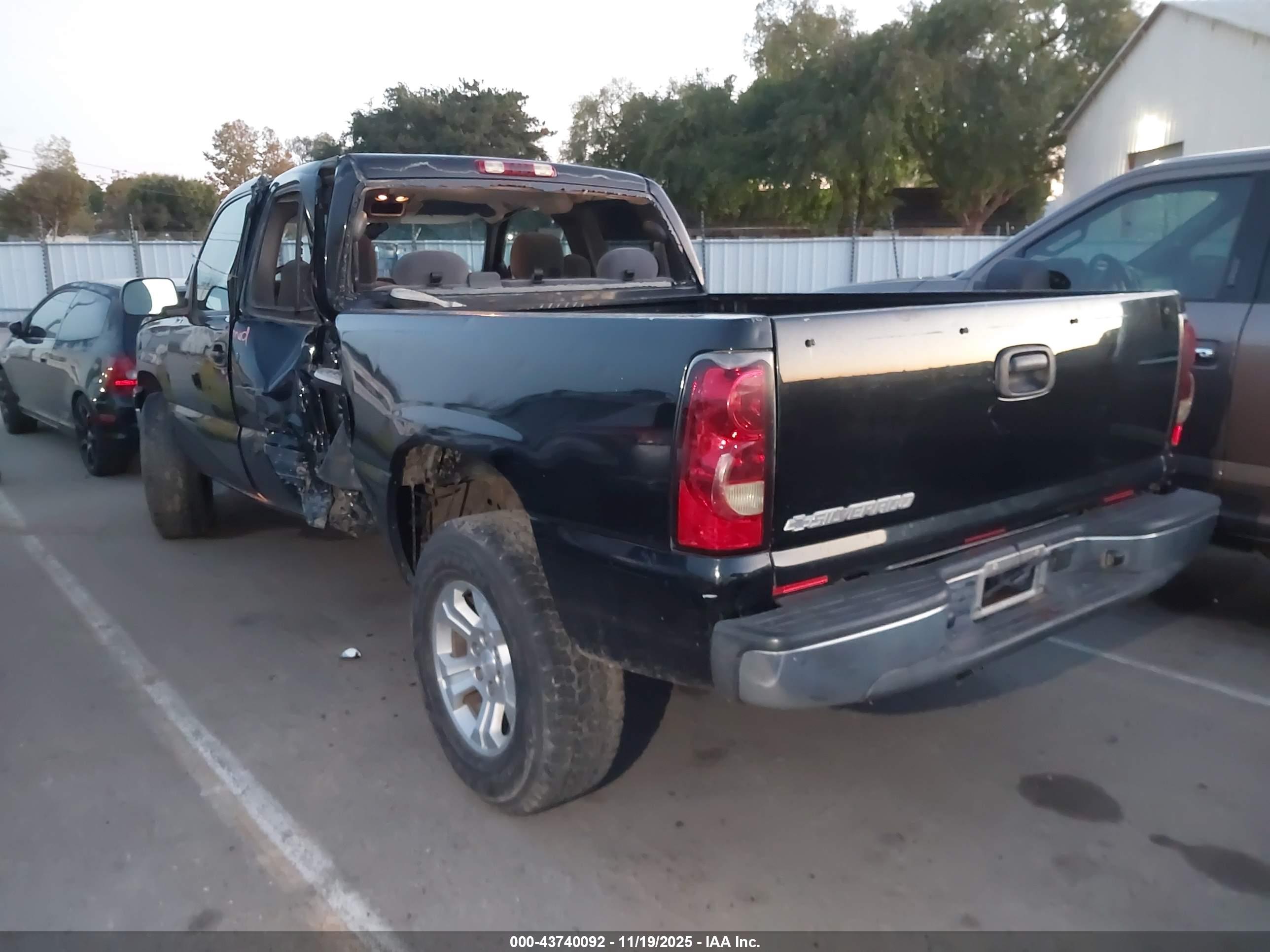 CHEVROLET SILVERADO image 3