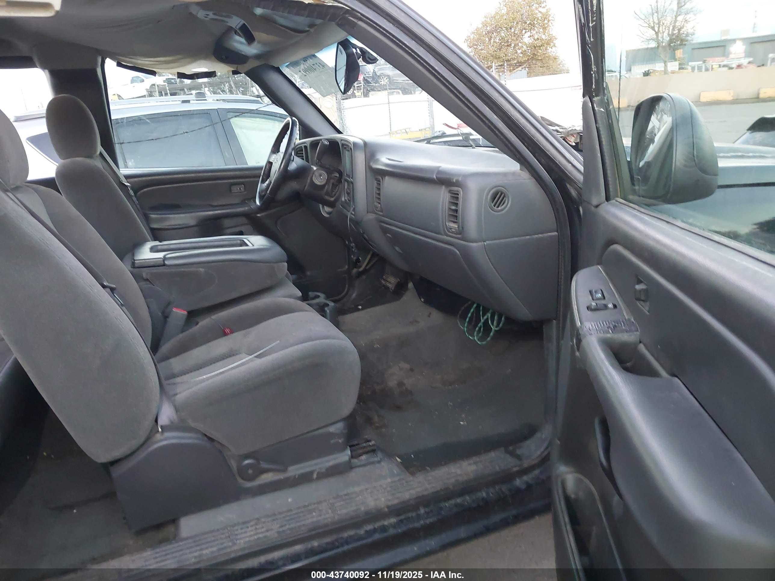CHEVROLET SILVERADO image 5