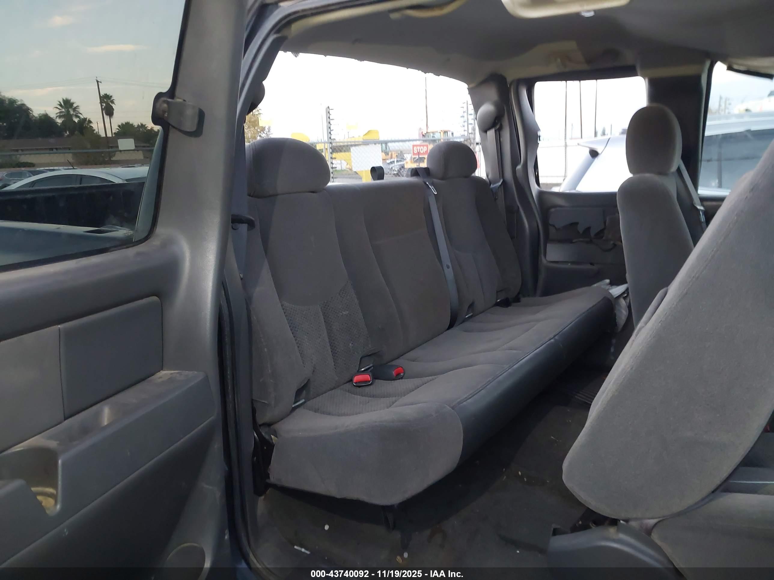 CHEVROLET SILVERADO image 8